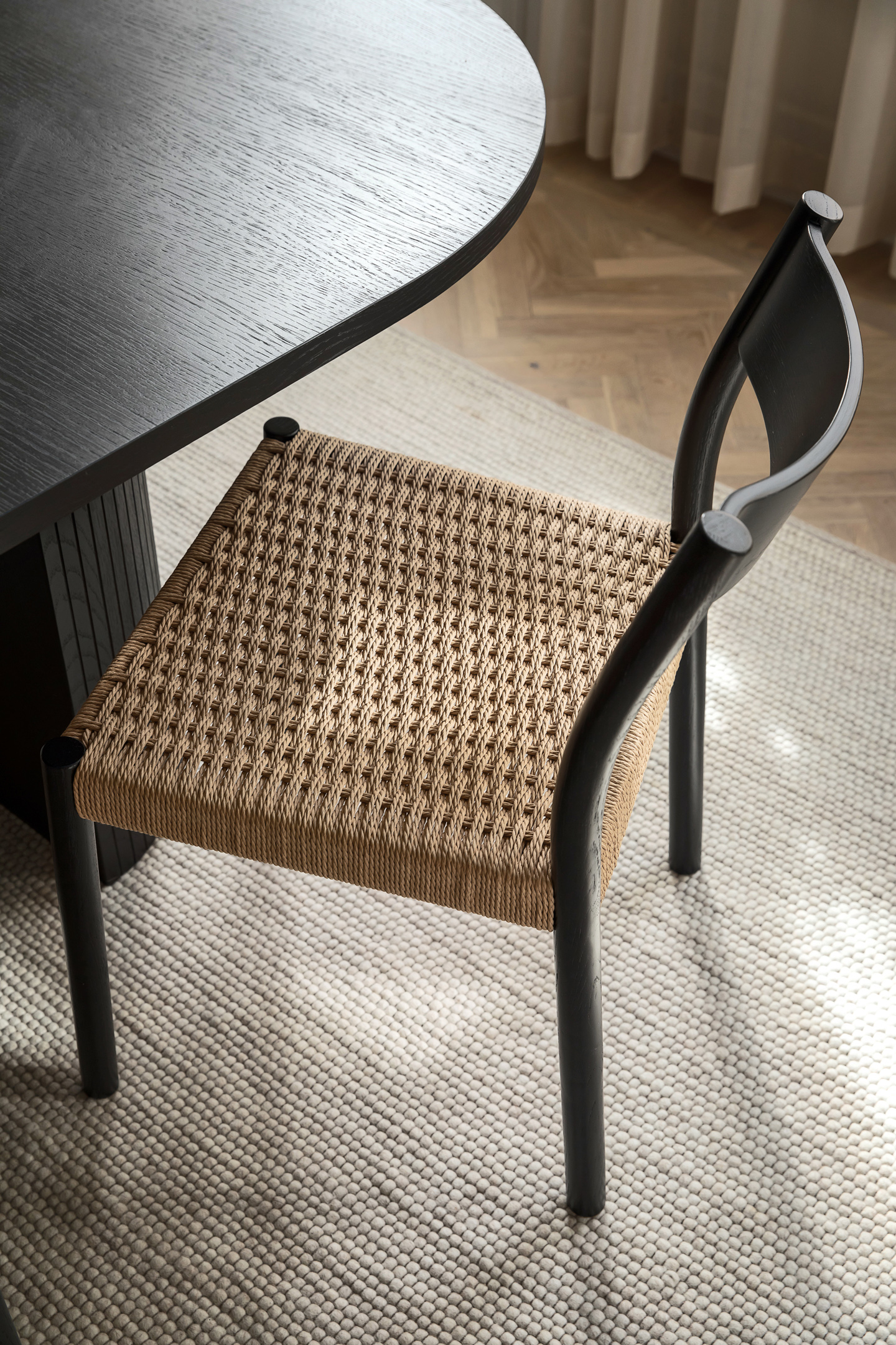 Sleepo Collection Colin Matstol Svartbetsad Ek