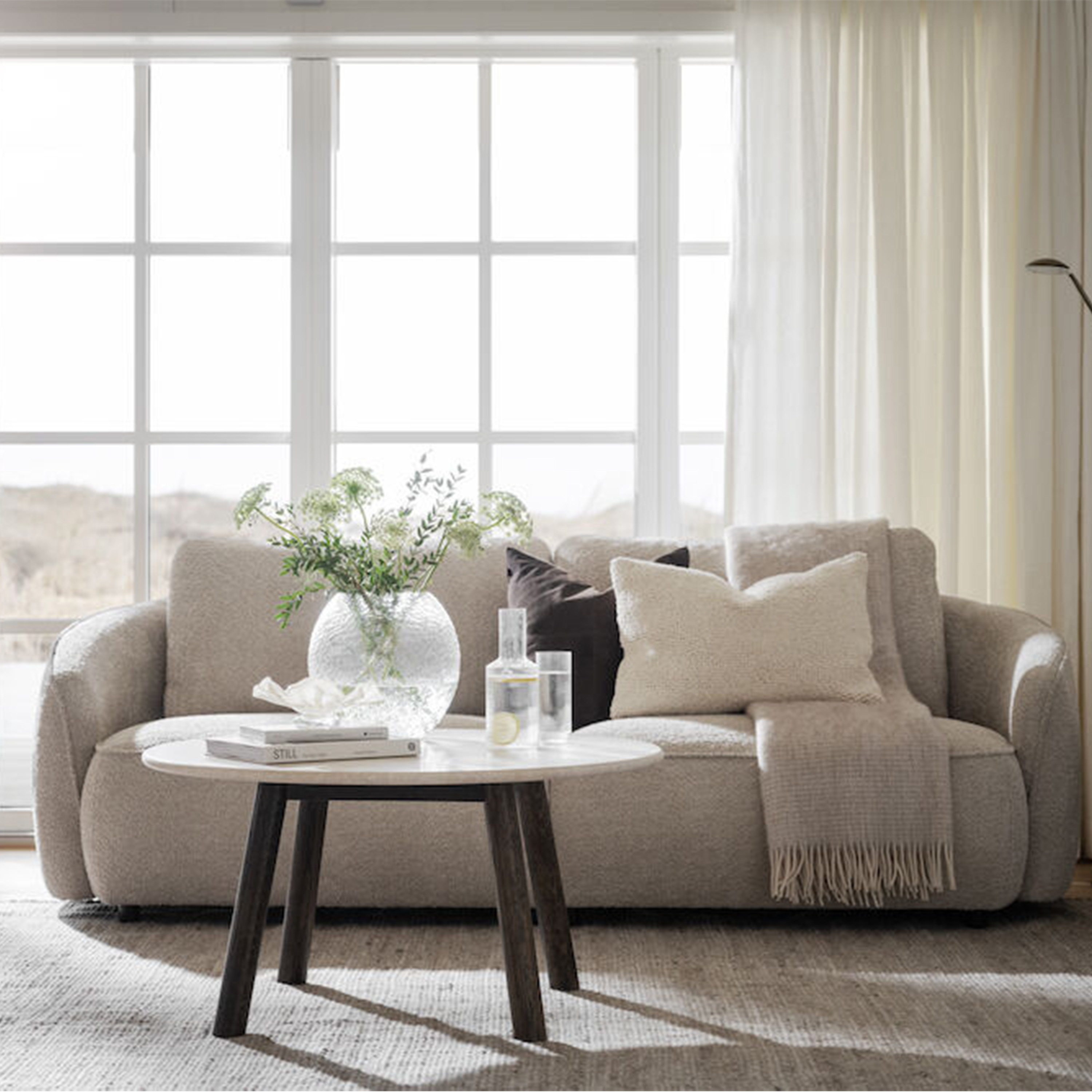 Rowico Home Taransay Soffbord Beige Travertin/Brun Ek Ø90