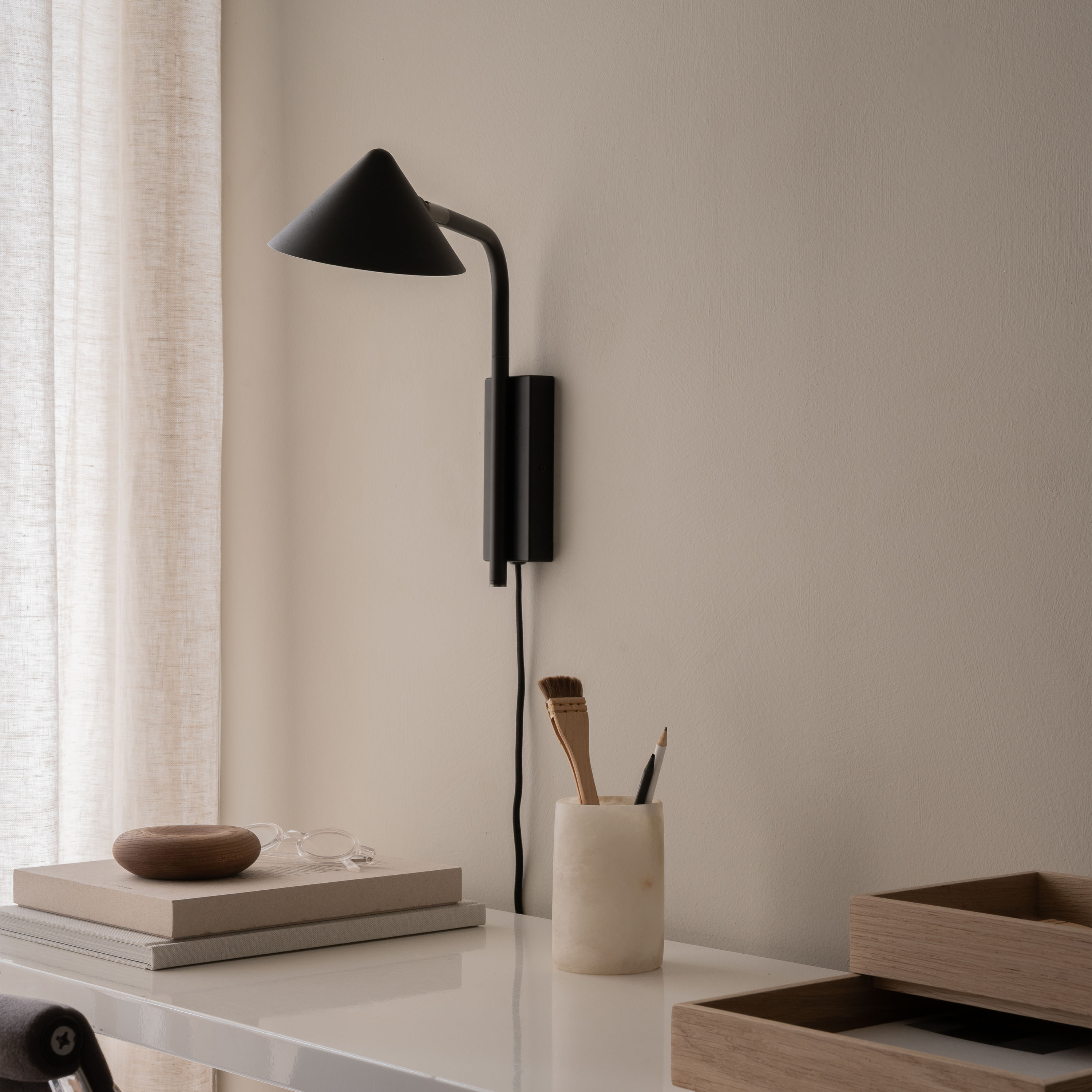 Watt &amp; Veke Kuro Vägglampa Black 32cm