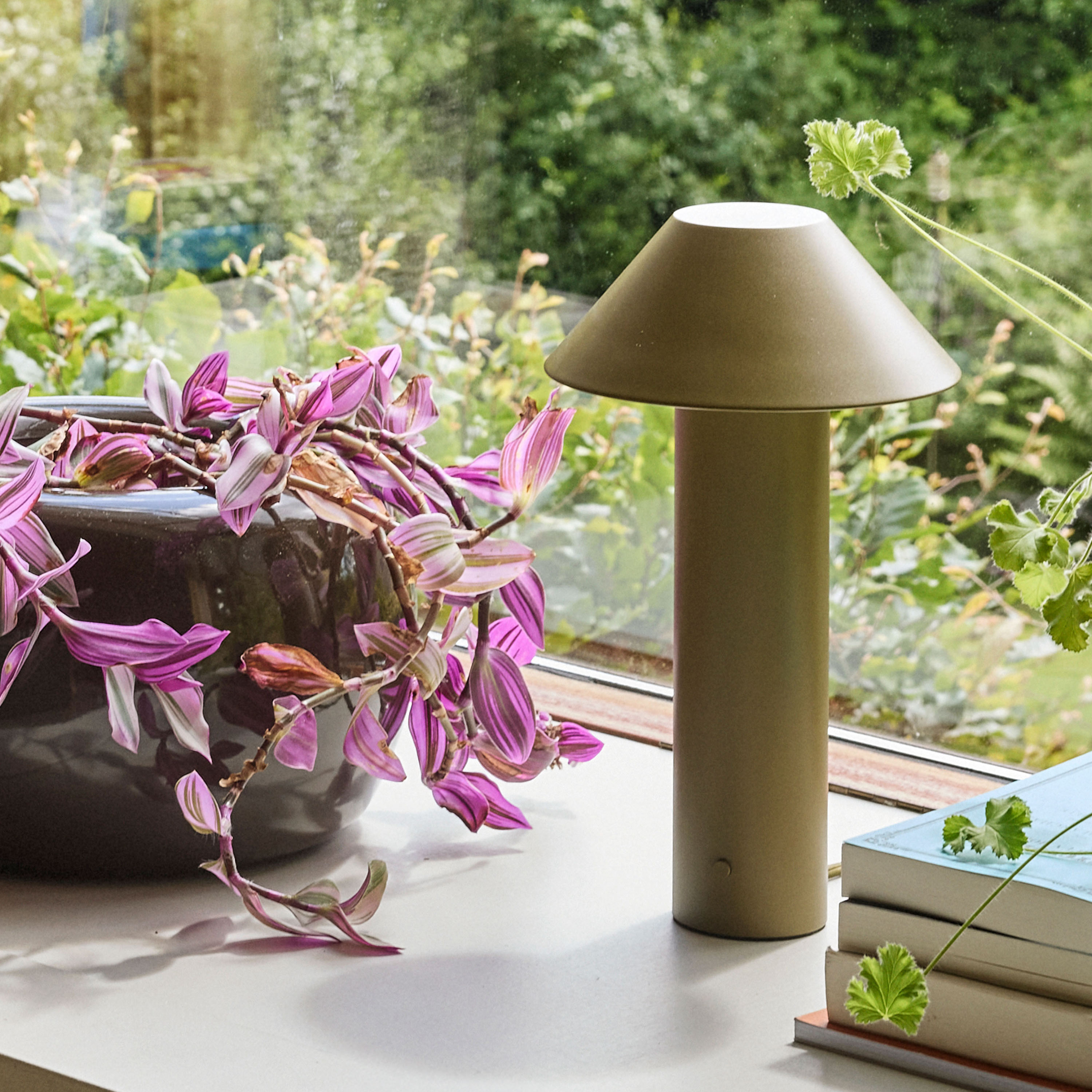 Hübsch Tower Bordlampe Dark Green 32cm