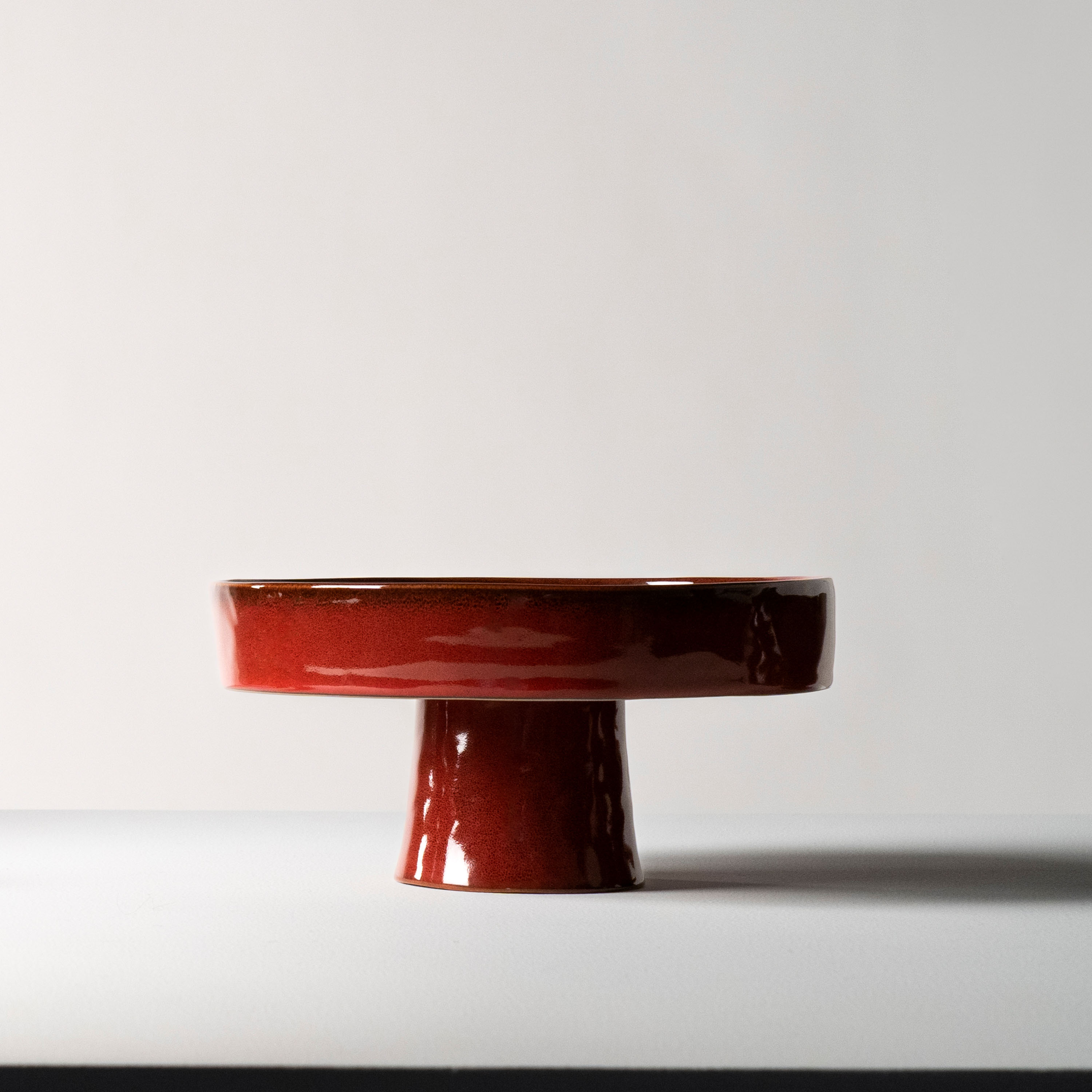 Serax La Mère Serveringsfat på Fot Venetian Red Ø25