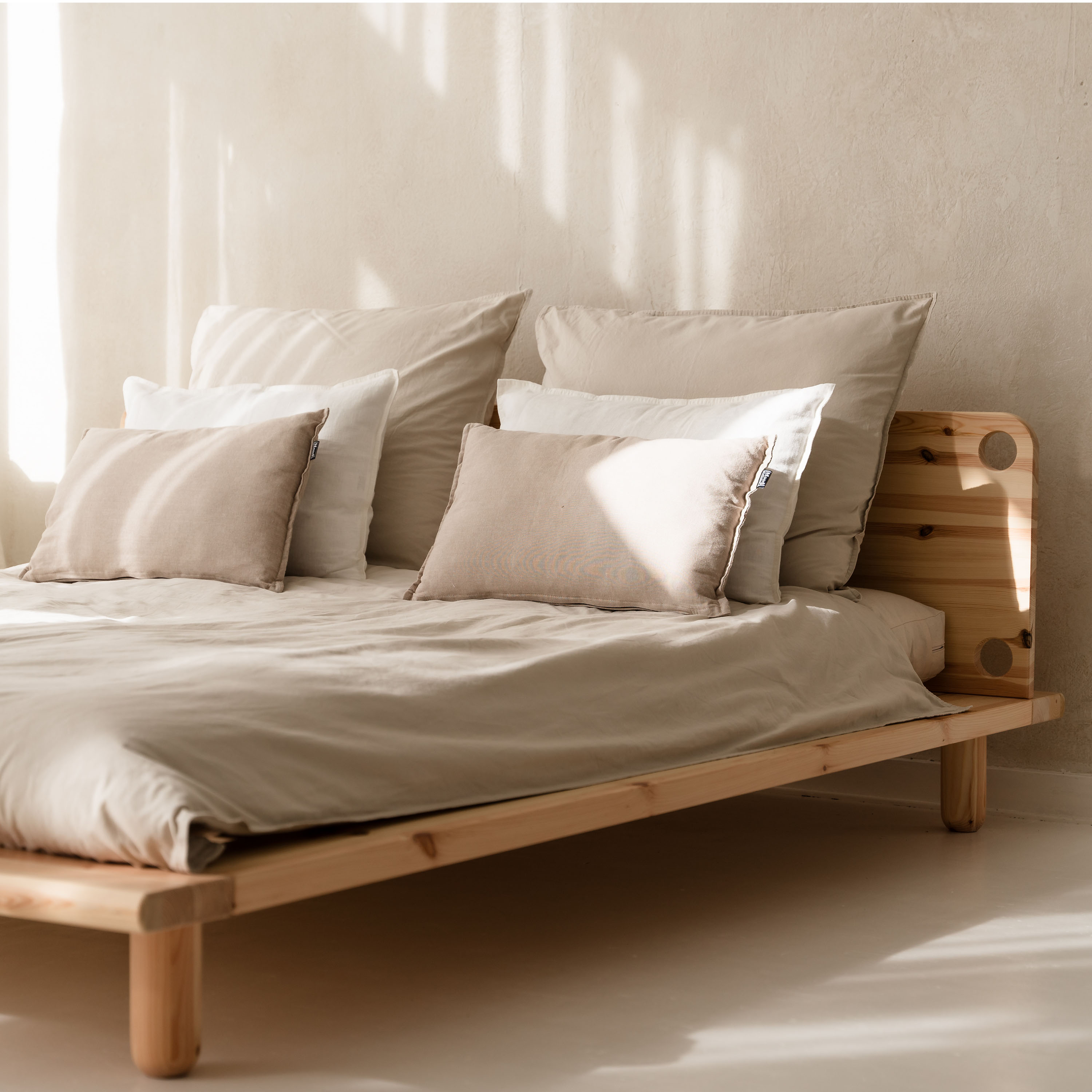 Karup Design Peek Sängram inkl Sänglampa Natur 160cm