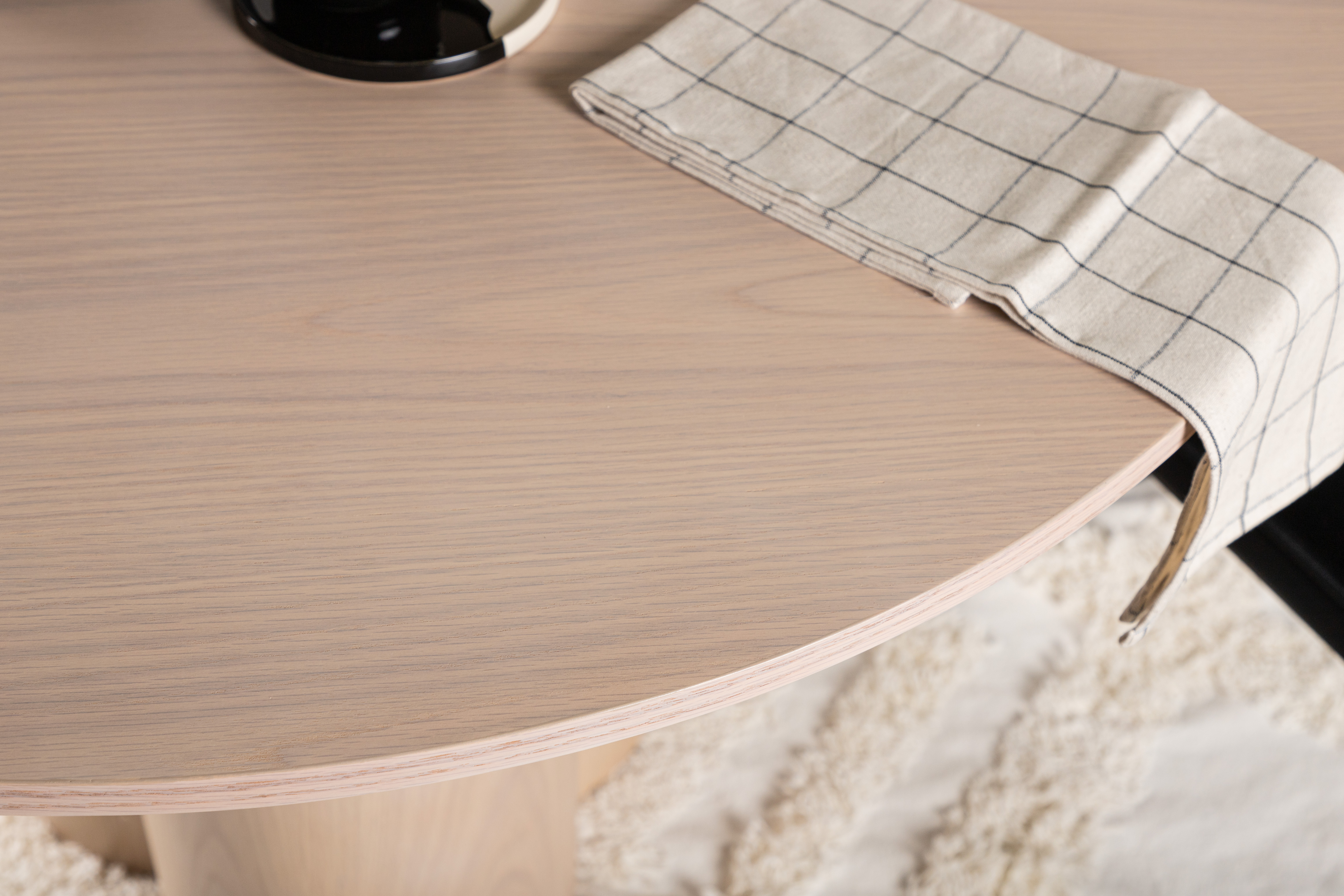 Venture Home Ester Matbord Vitpigmenterad 110x110