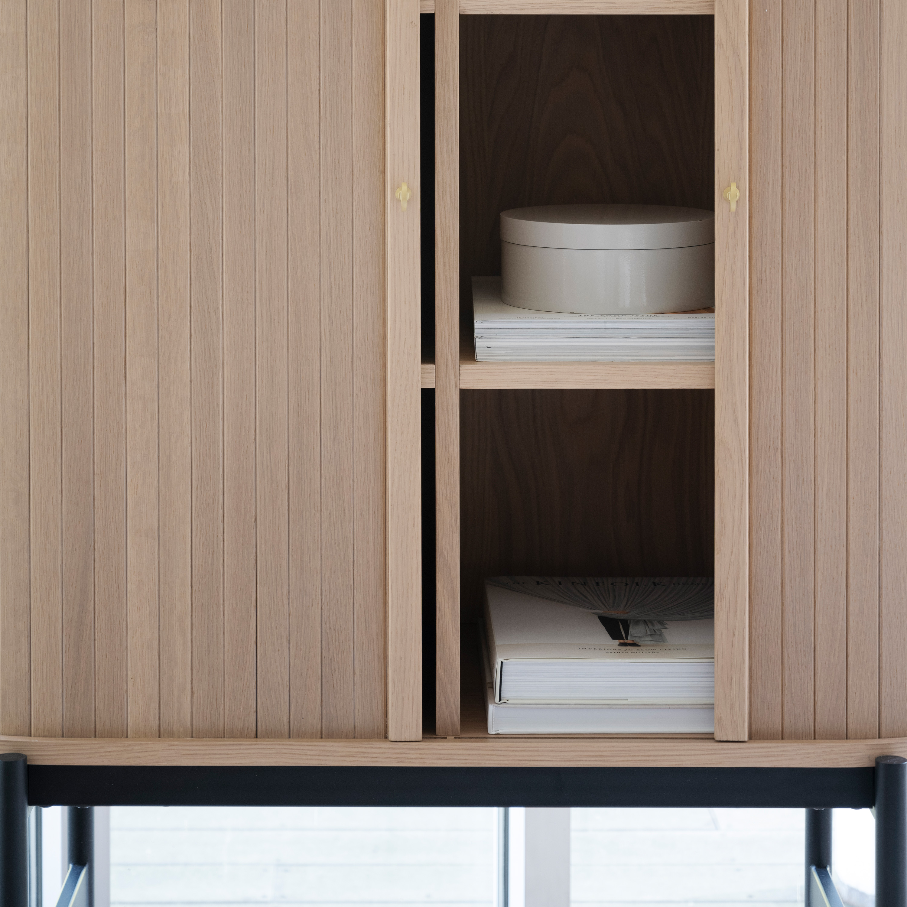 Rowico Home Haddington Skåp Vitpigmenterad/Svart102cm