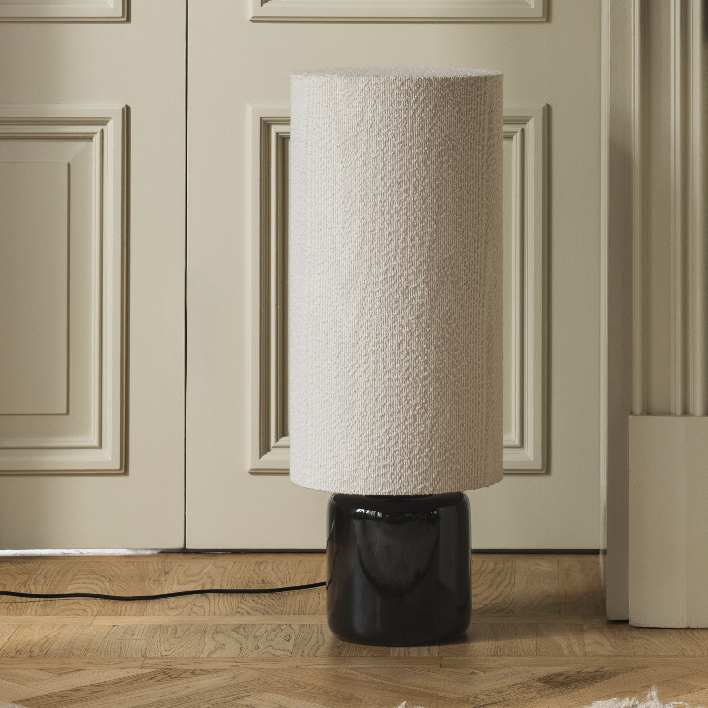 Globen Lighting Florian Gulvlampe Hvit Bouclé/Svart 80cm