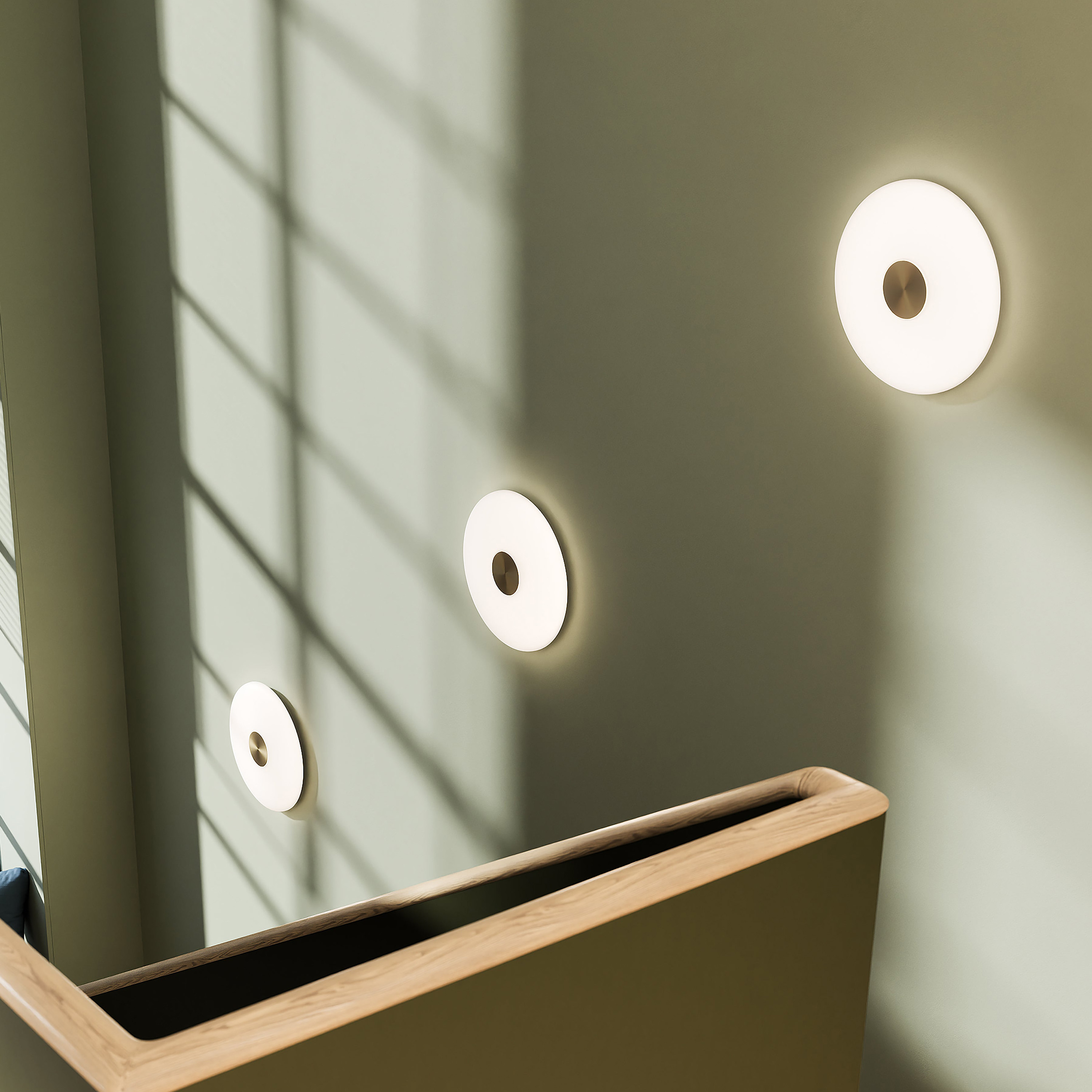 Northern Glint Wandleuchte Opal/Gebürstetes Messing 36 cm