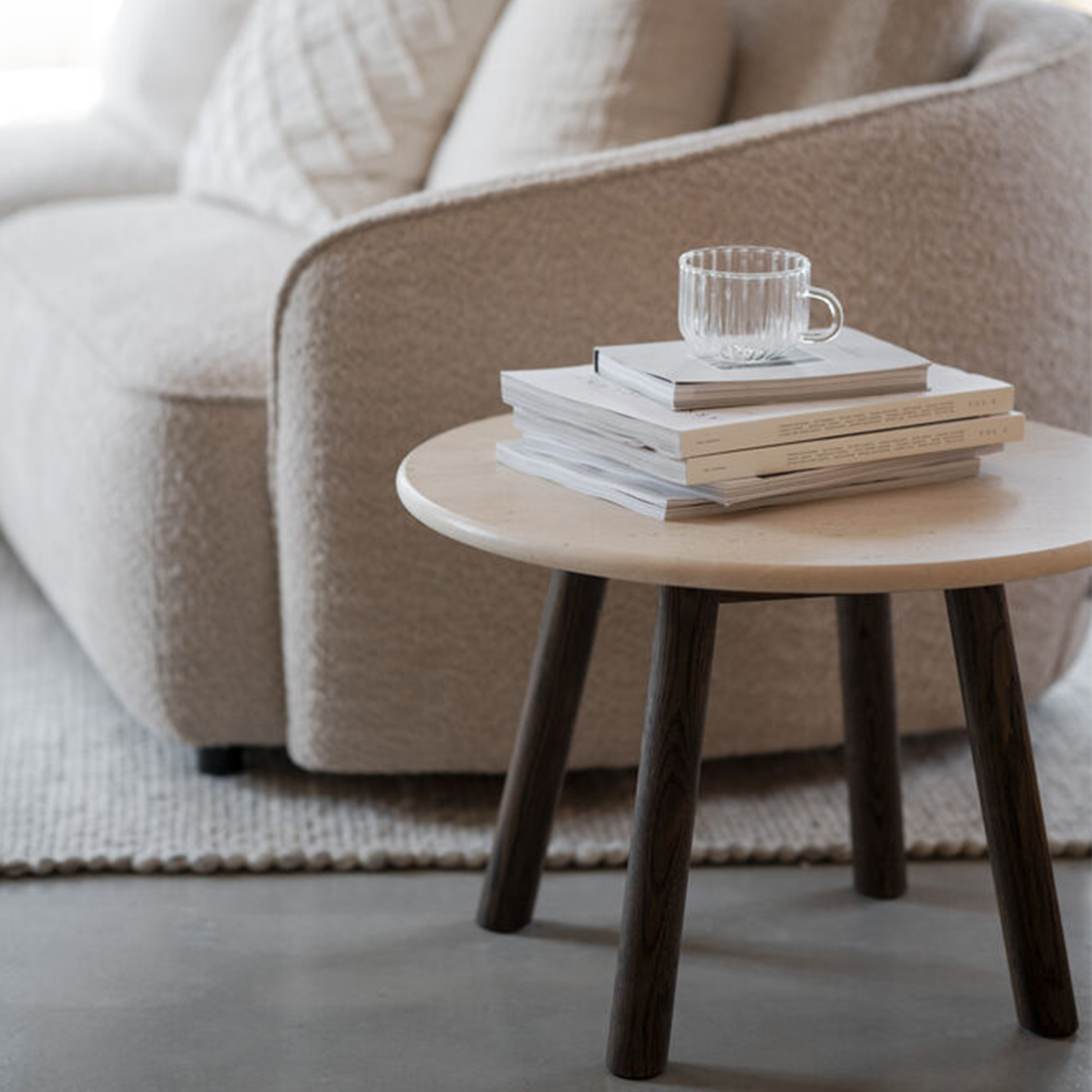 Rowico Home Taransay Soffbord Beige Travertin/Brun Ek Ø60