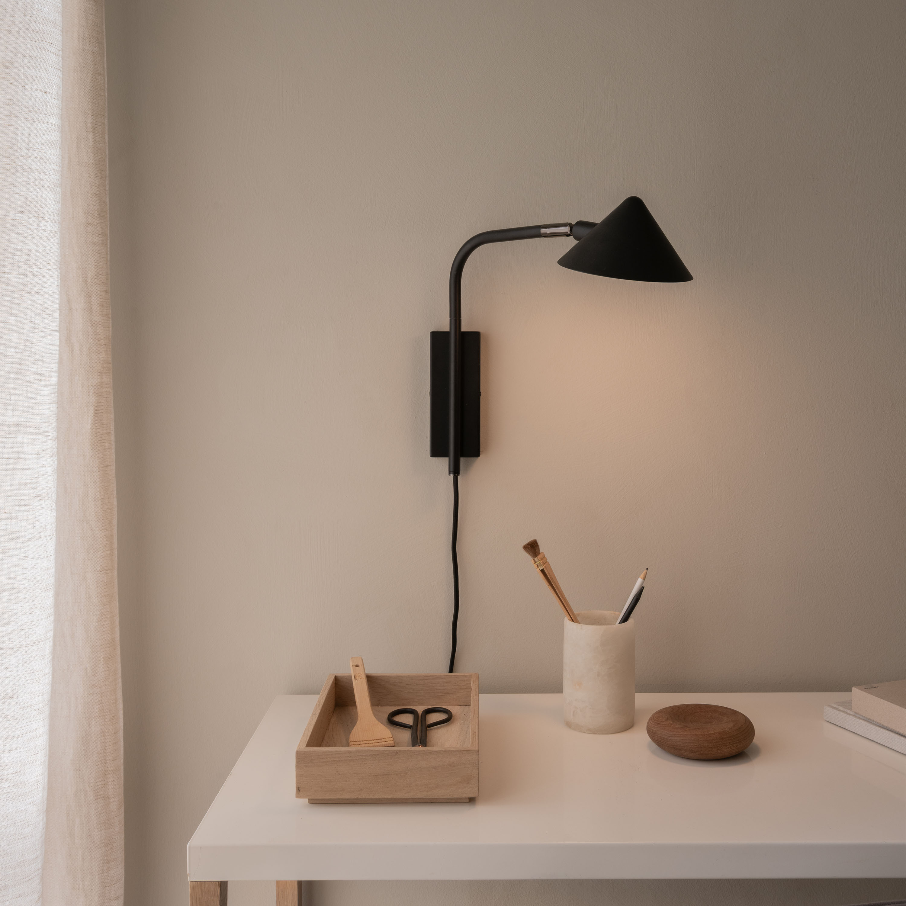 Watt &amp; Veke Kuro Vägglampa Black 32cm