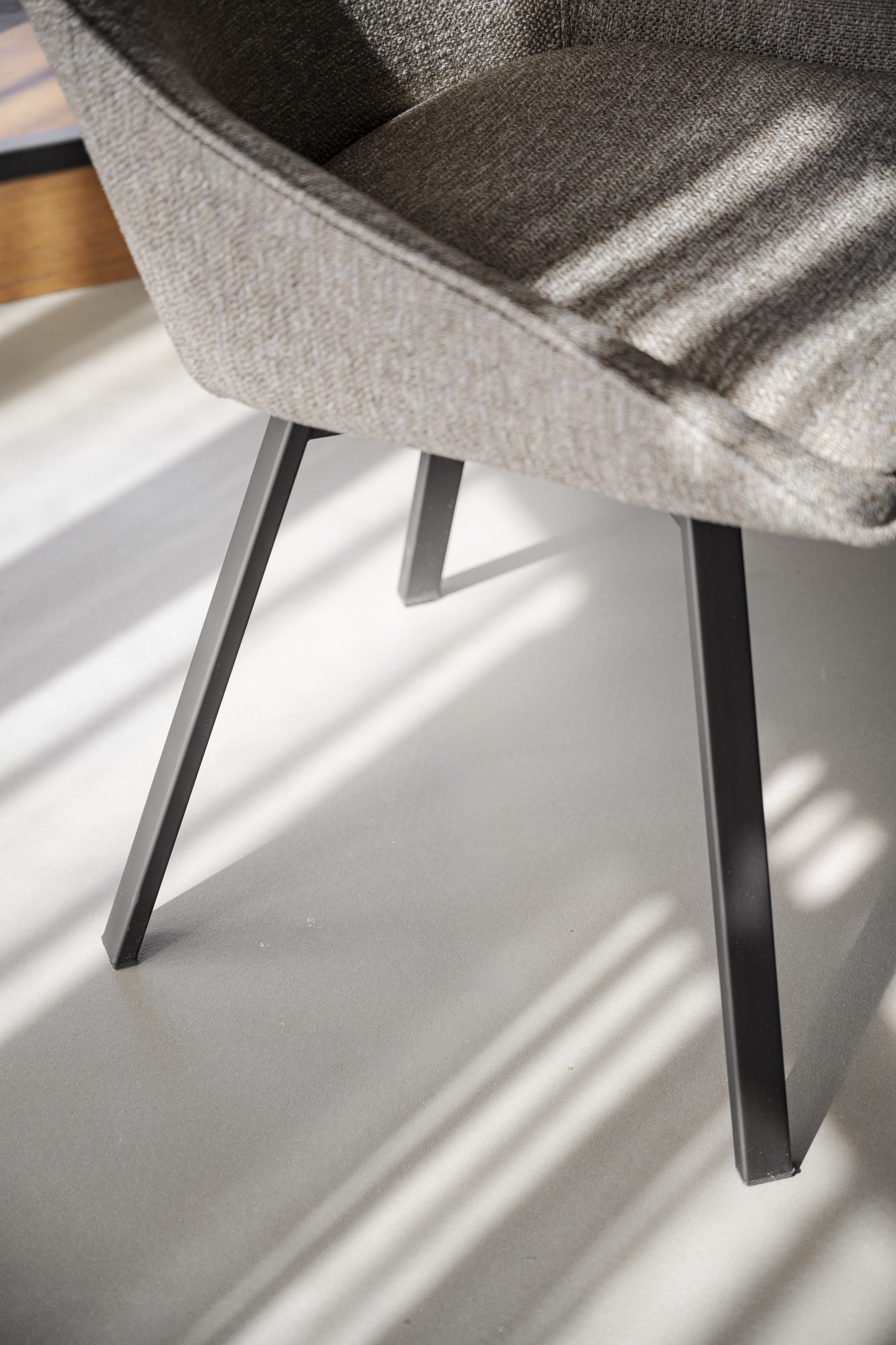 Rowico Home Alison Matstol Mörkbeige/Svart