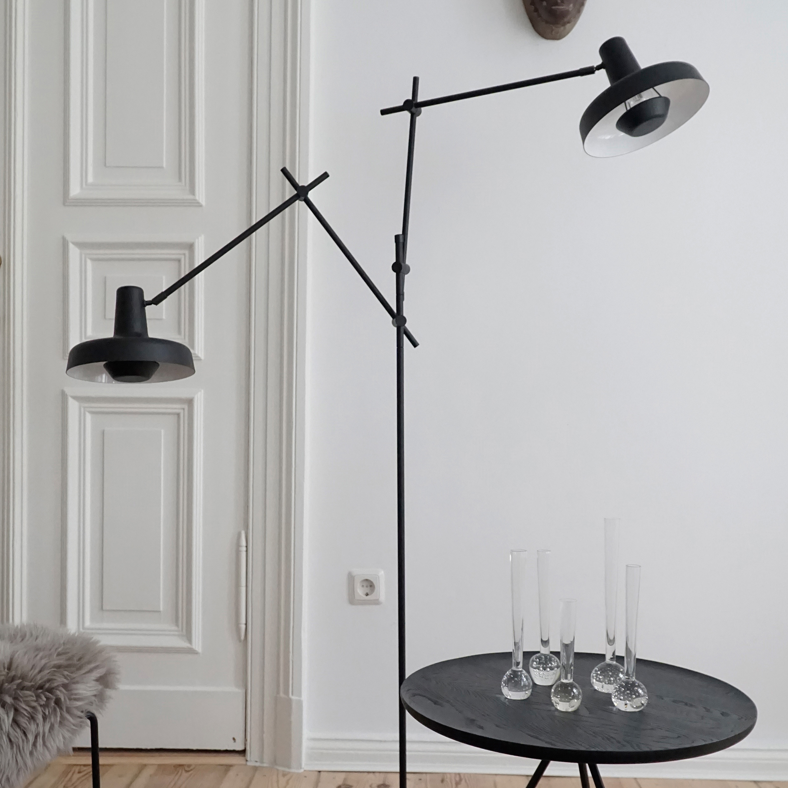 Grupa Arigato Golvlampa Double Black