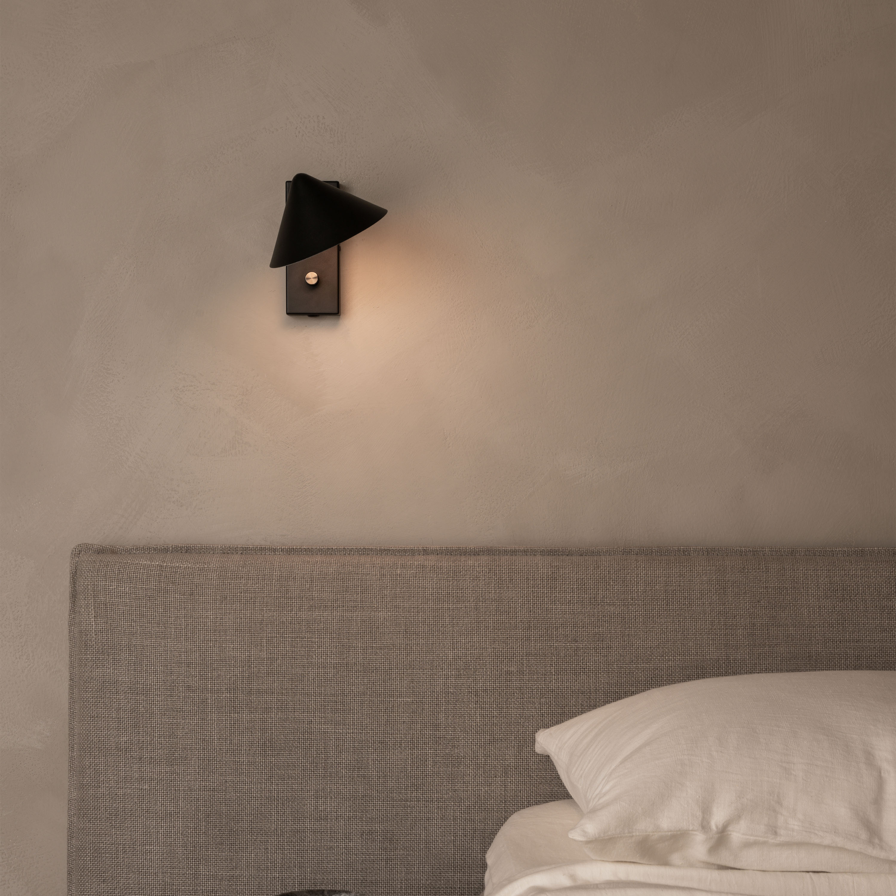 Watt &amp; Veke Kuro Wandleuchte Black 16cm