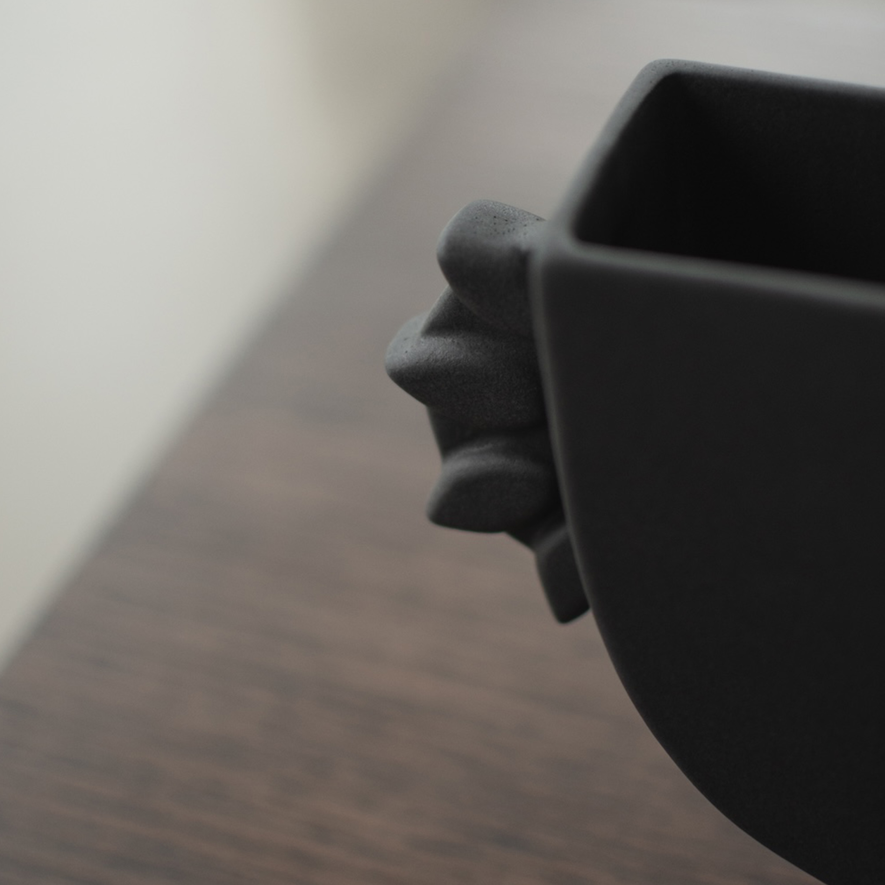 DBKD Flat Vase Black 16 cm