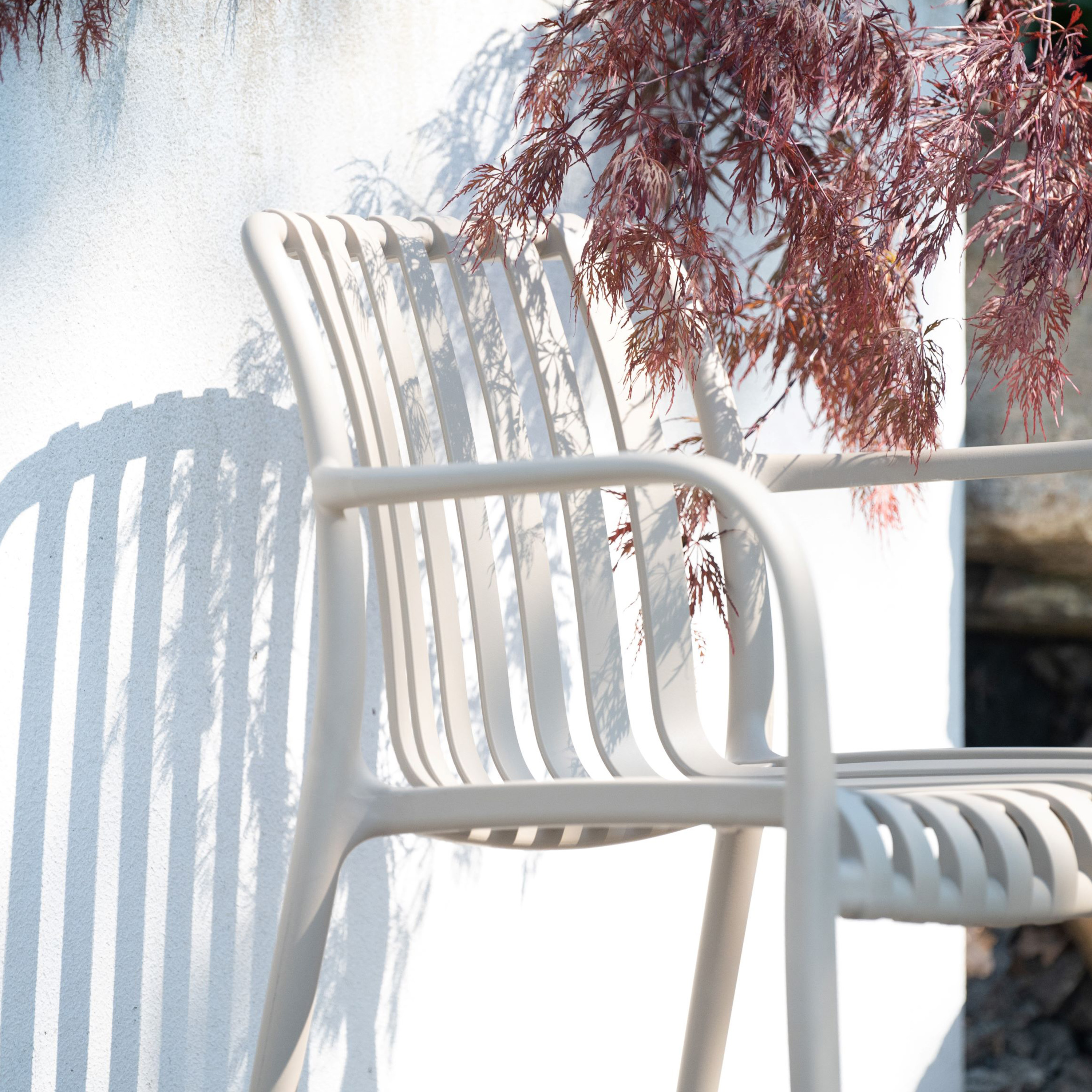 Wikholm Form Ravello Karmstuhl Beige