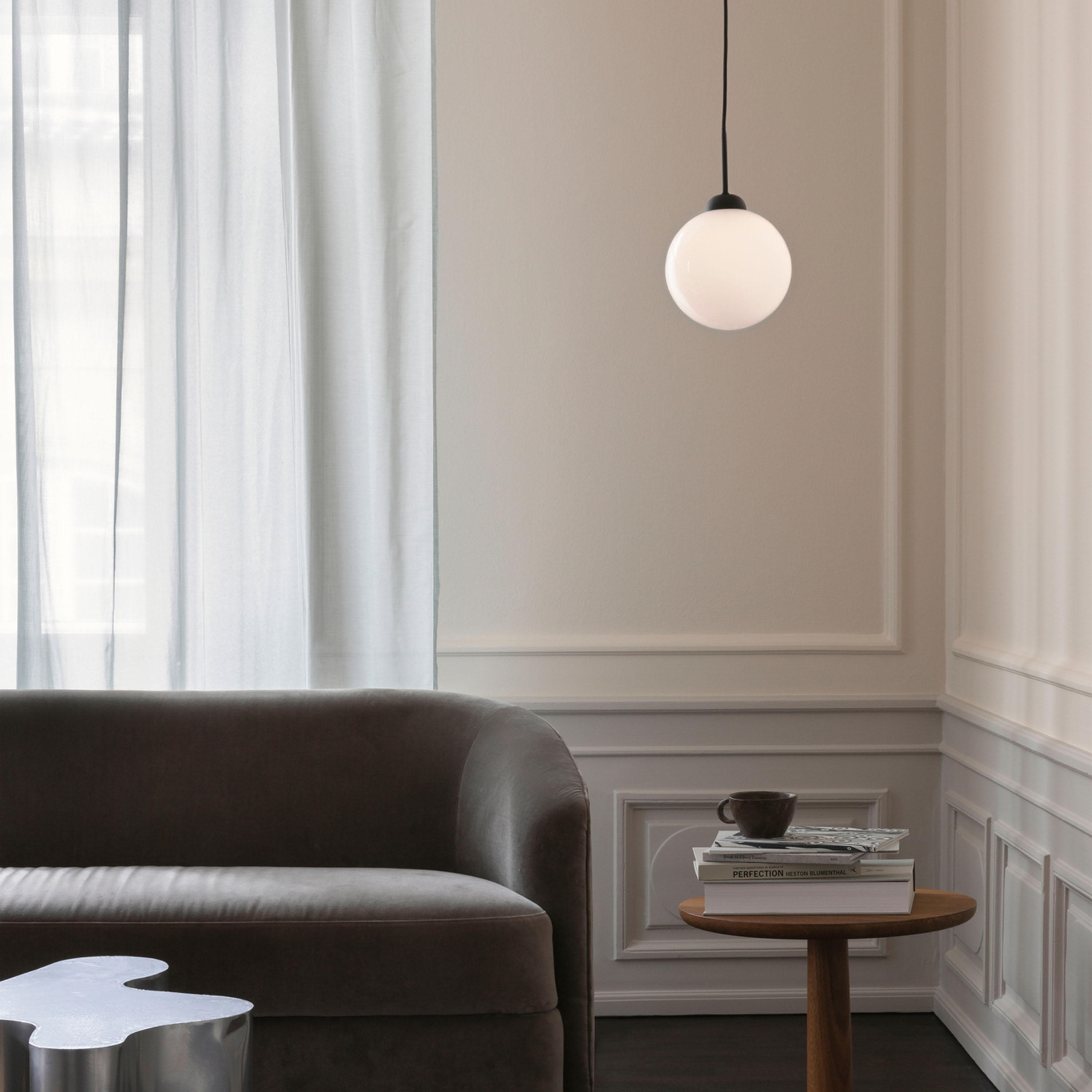 Nuura Apiales 1 Taklampa Satin Black/Opal