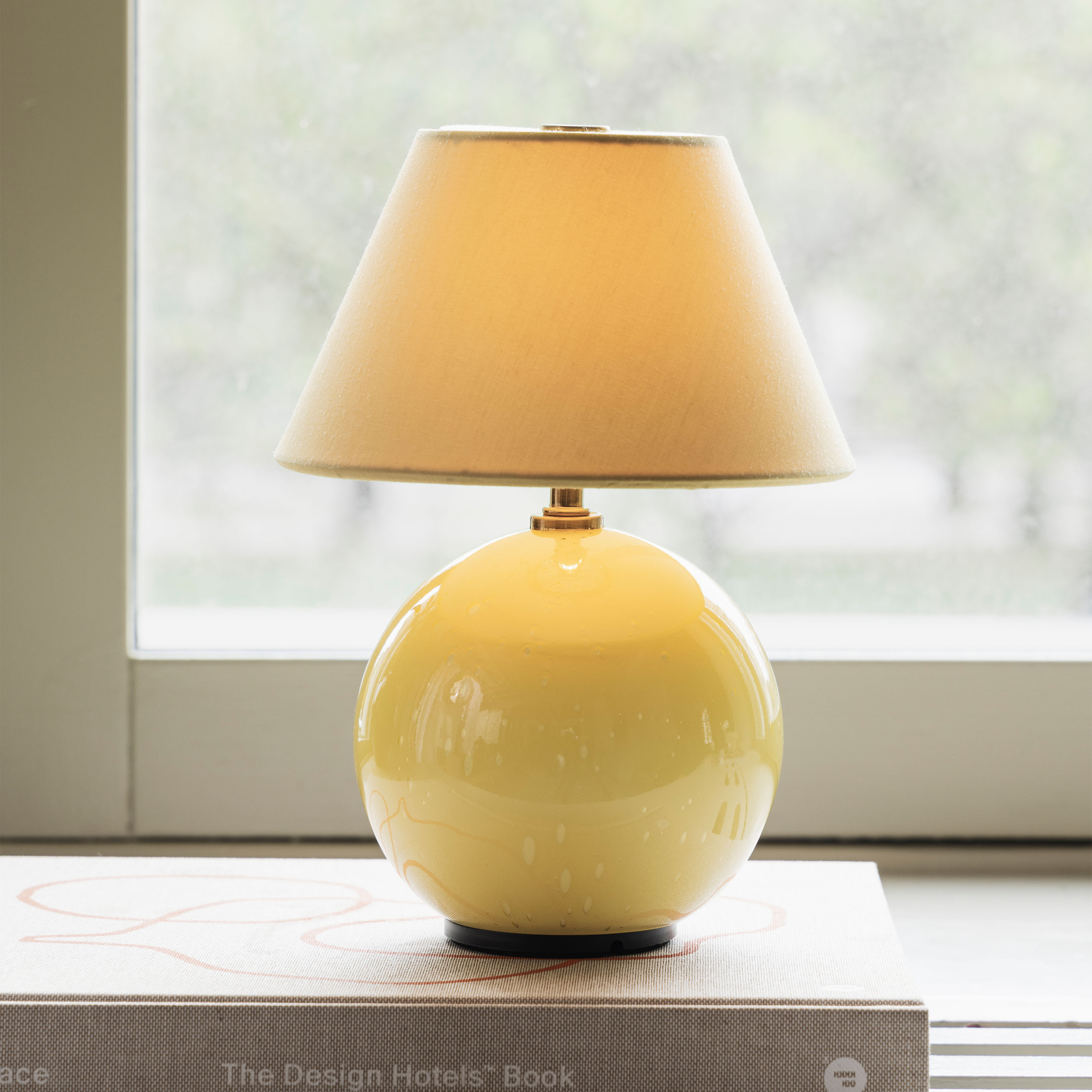 Globen Lighting Iris Bærbar Bordlampe Butter Yellow