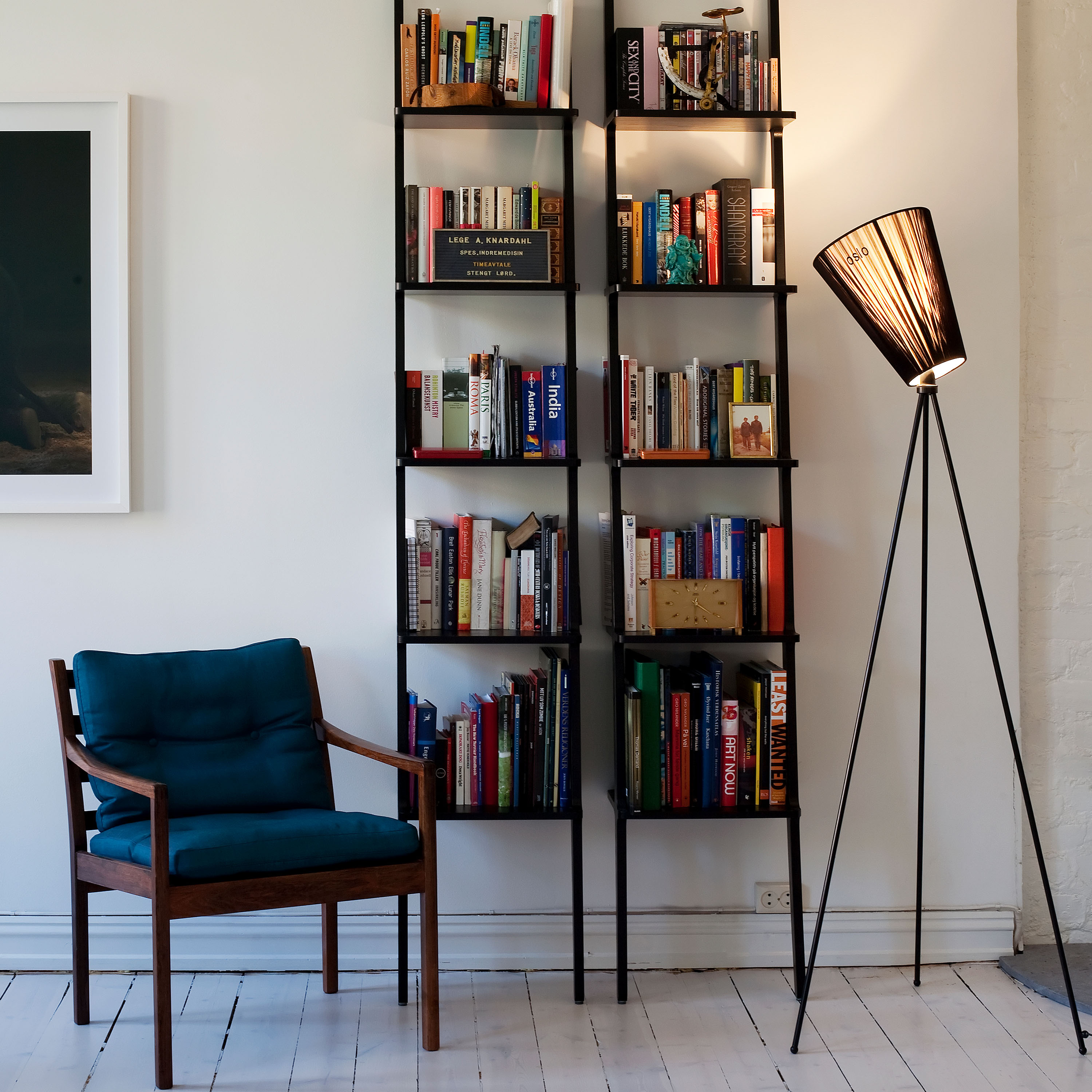 Northern Oslo Wood Lattiavalaisin Jalusta Black Matt