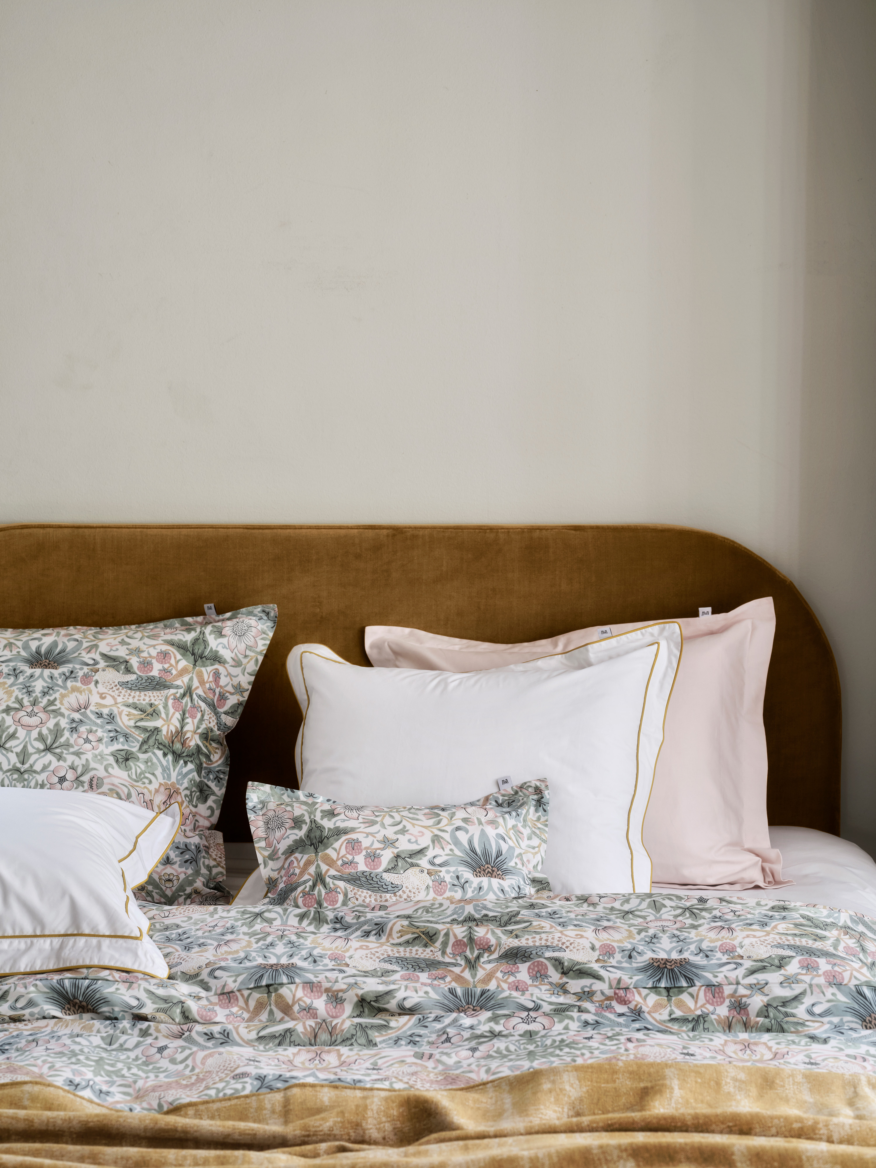 Mille Notti Strawberry Thief Kissenbezug Green/Pink 50x90