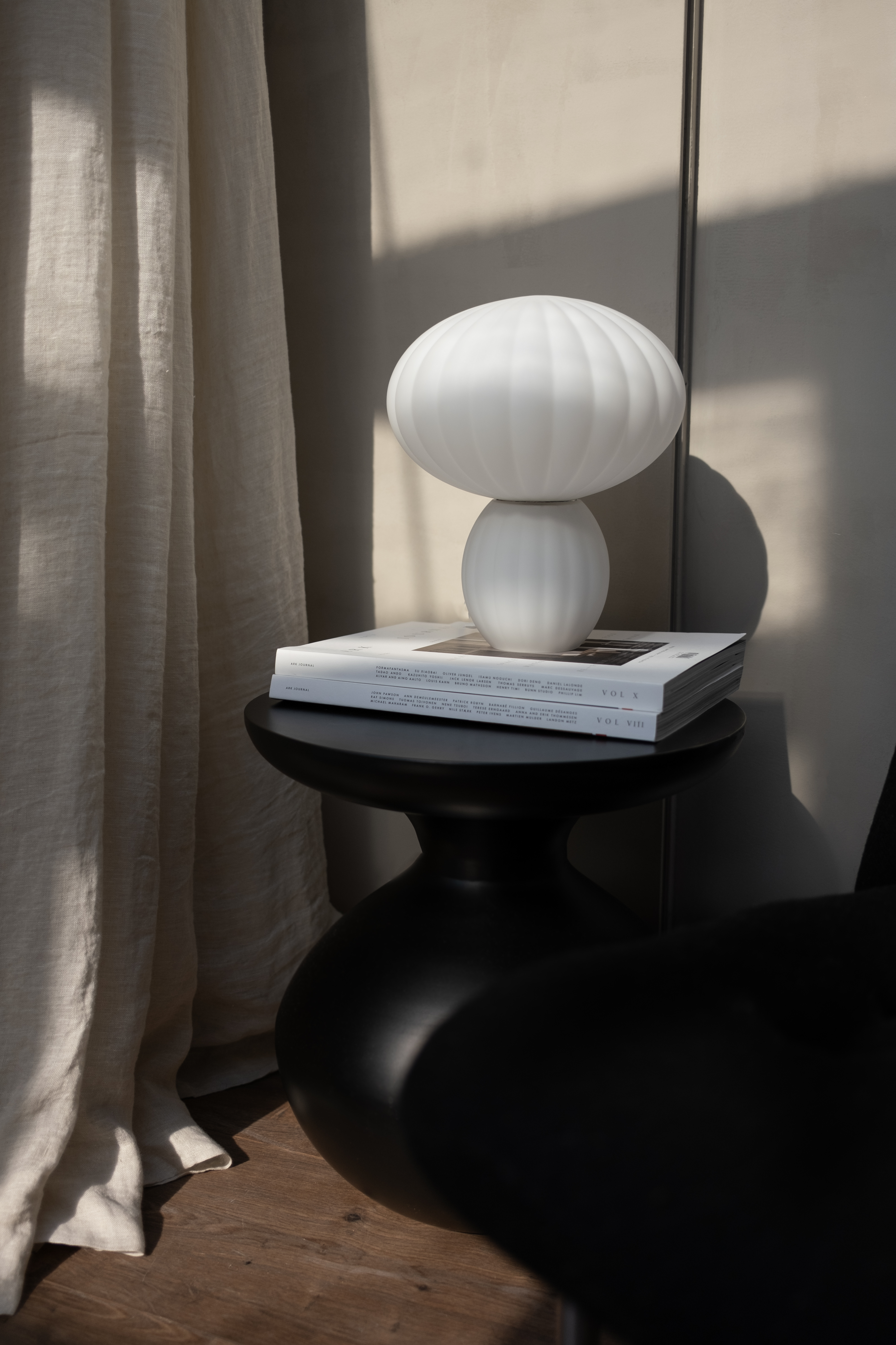 Hübsch Kumu Tischlampe