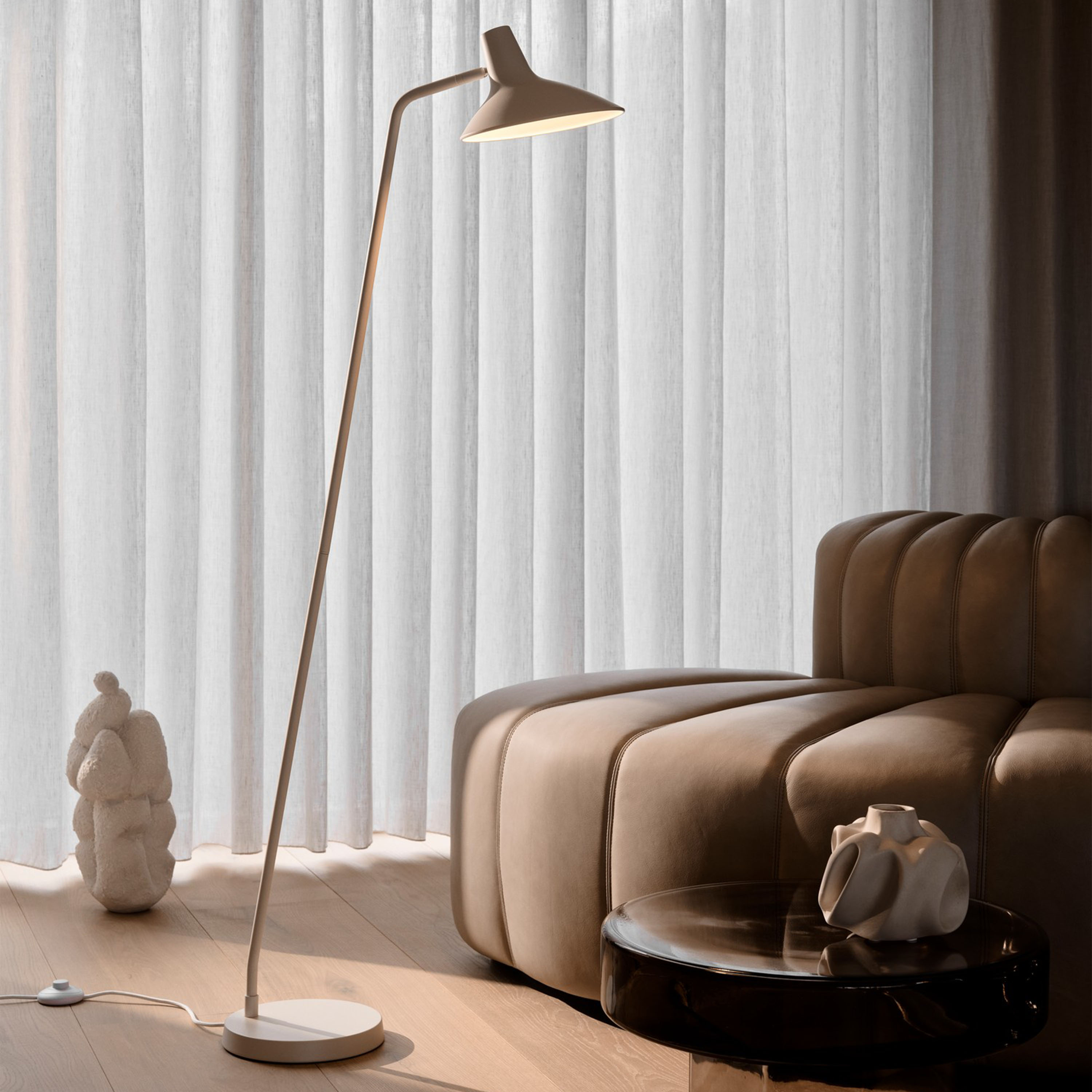 Design For The People Darci Golvlampa Sand