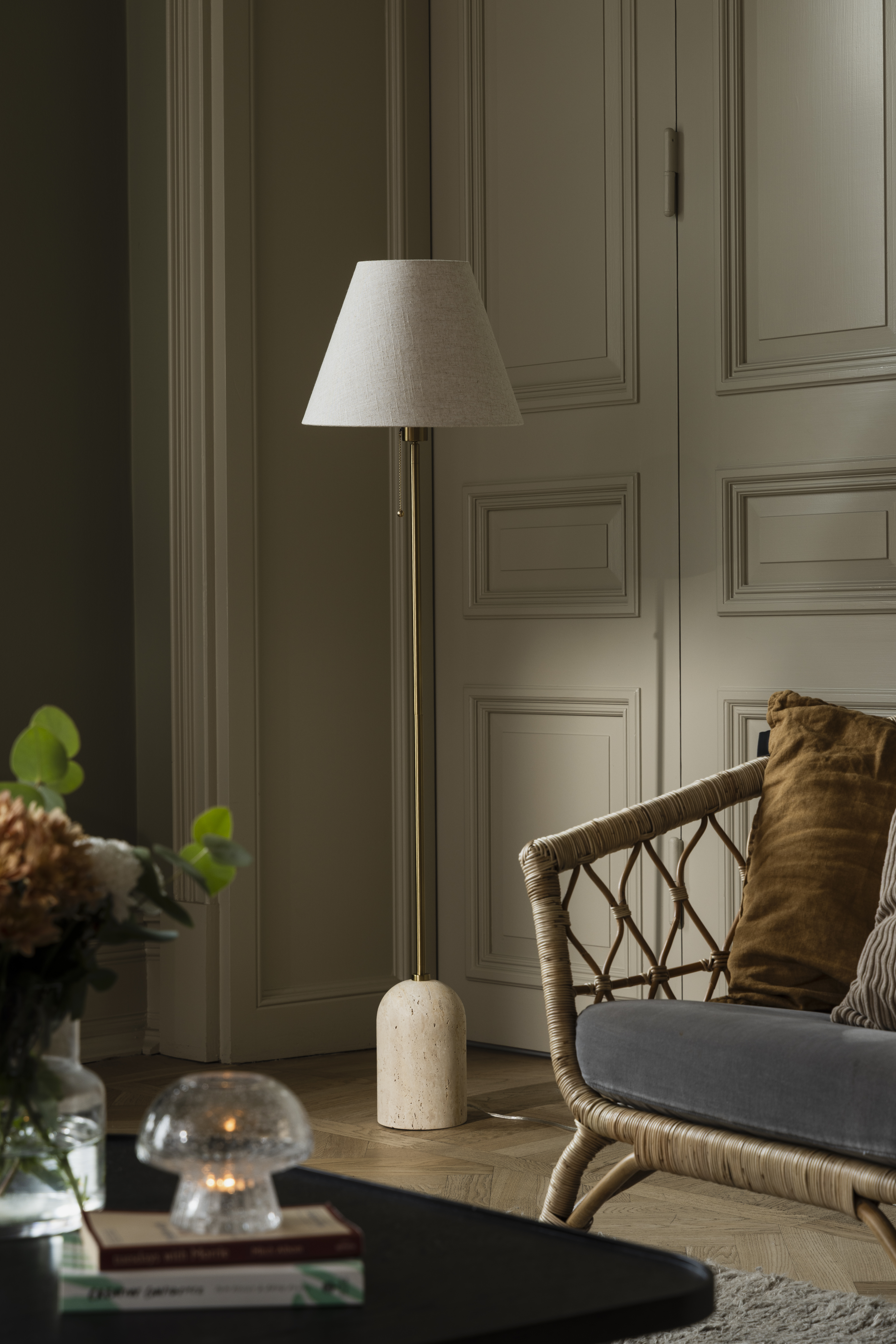 Globen Lighting Gino Stehlampe Beiger Travertin