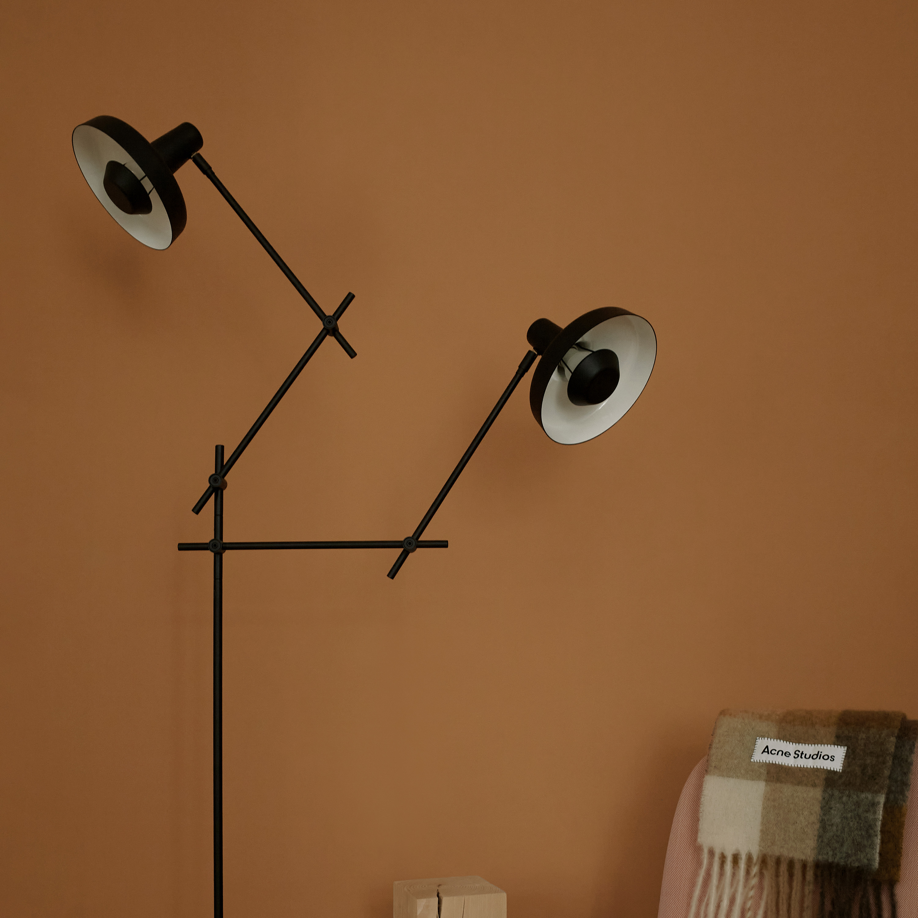 Grupa Arigato Golvlampa Double Black