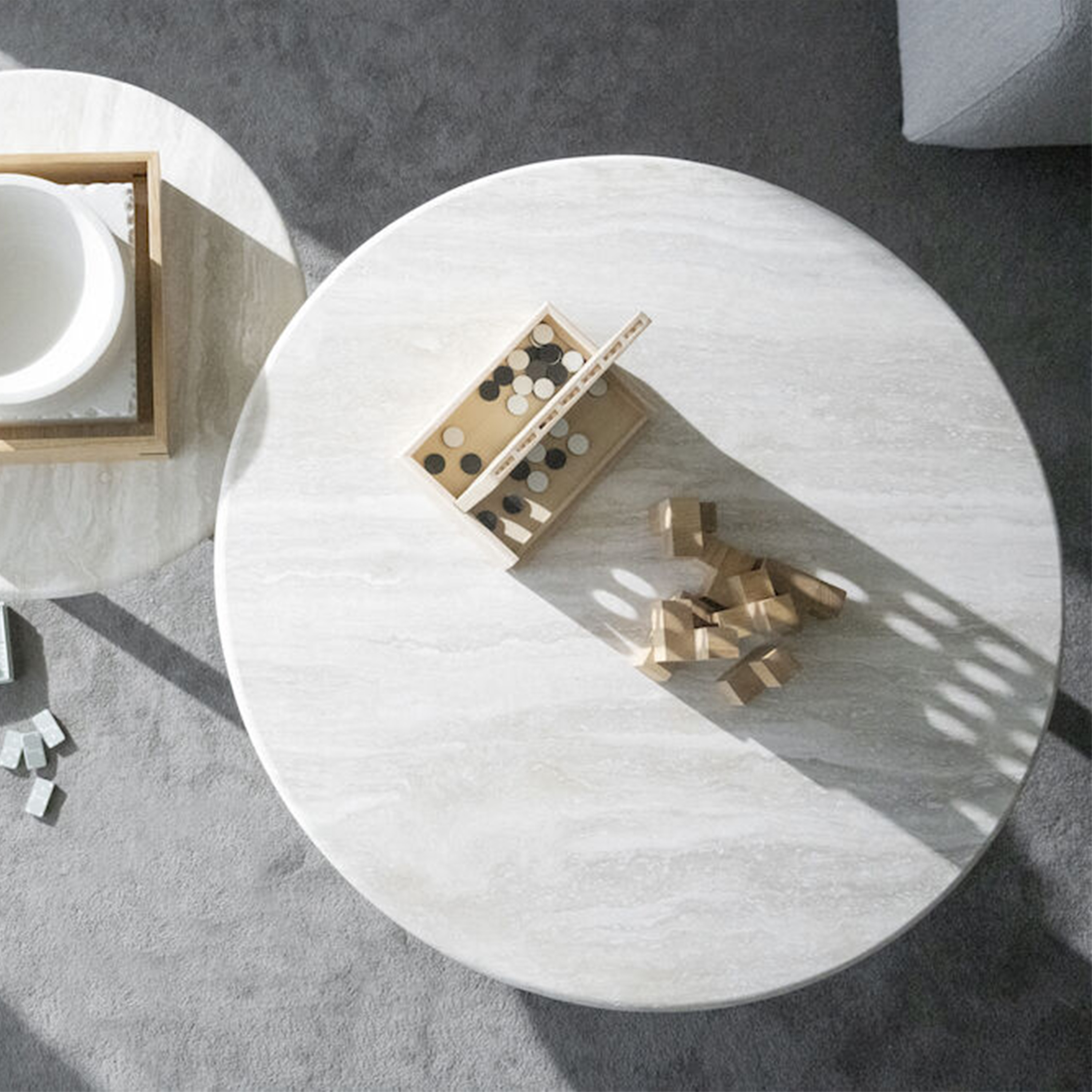 Rowico Home Taransay Soffbord Beige Travertin/Brun Ek Ø90