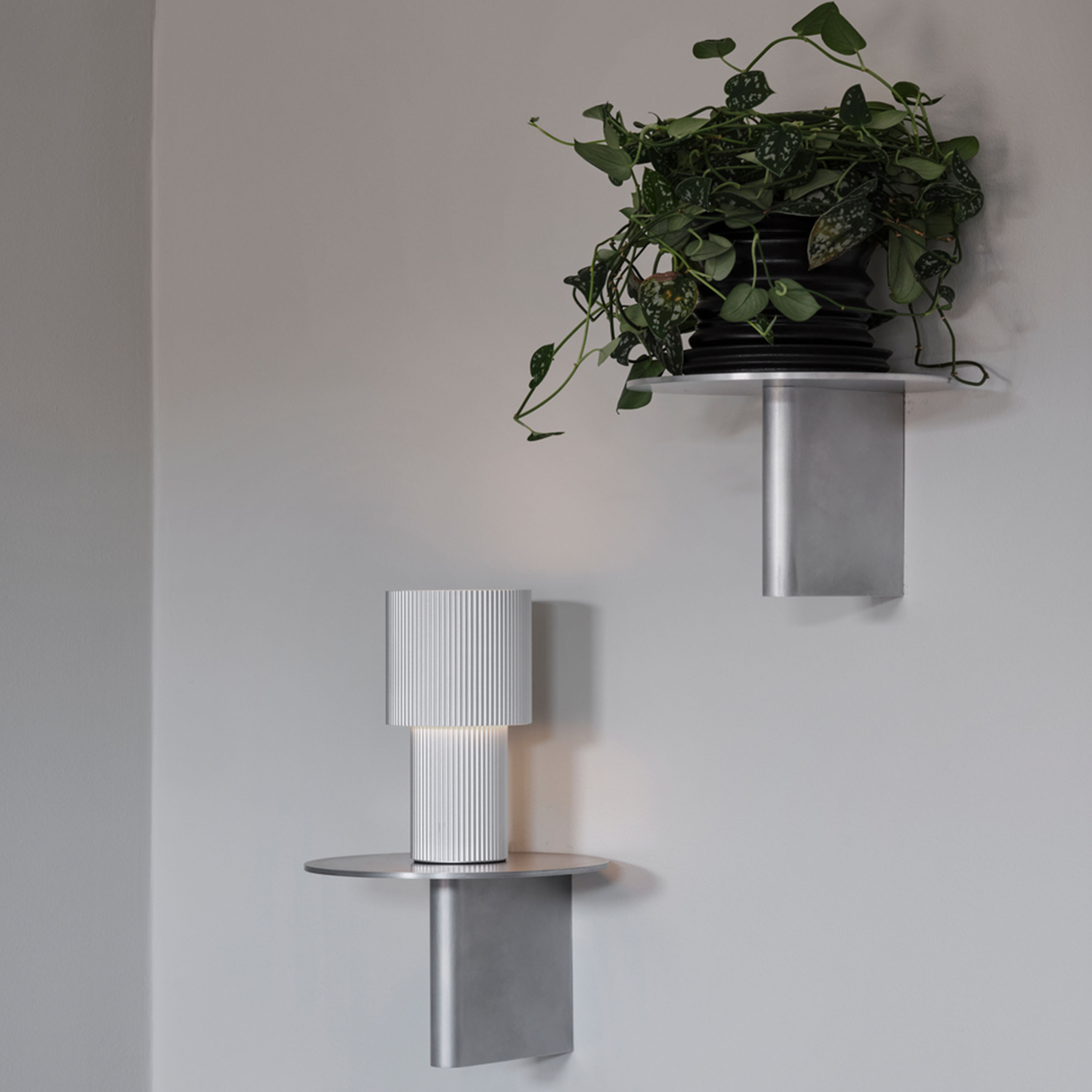 Herstal Iluma Tragbare Tischlampe Silber 22cm