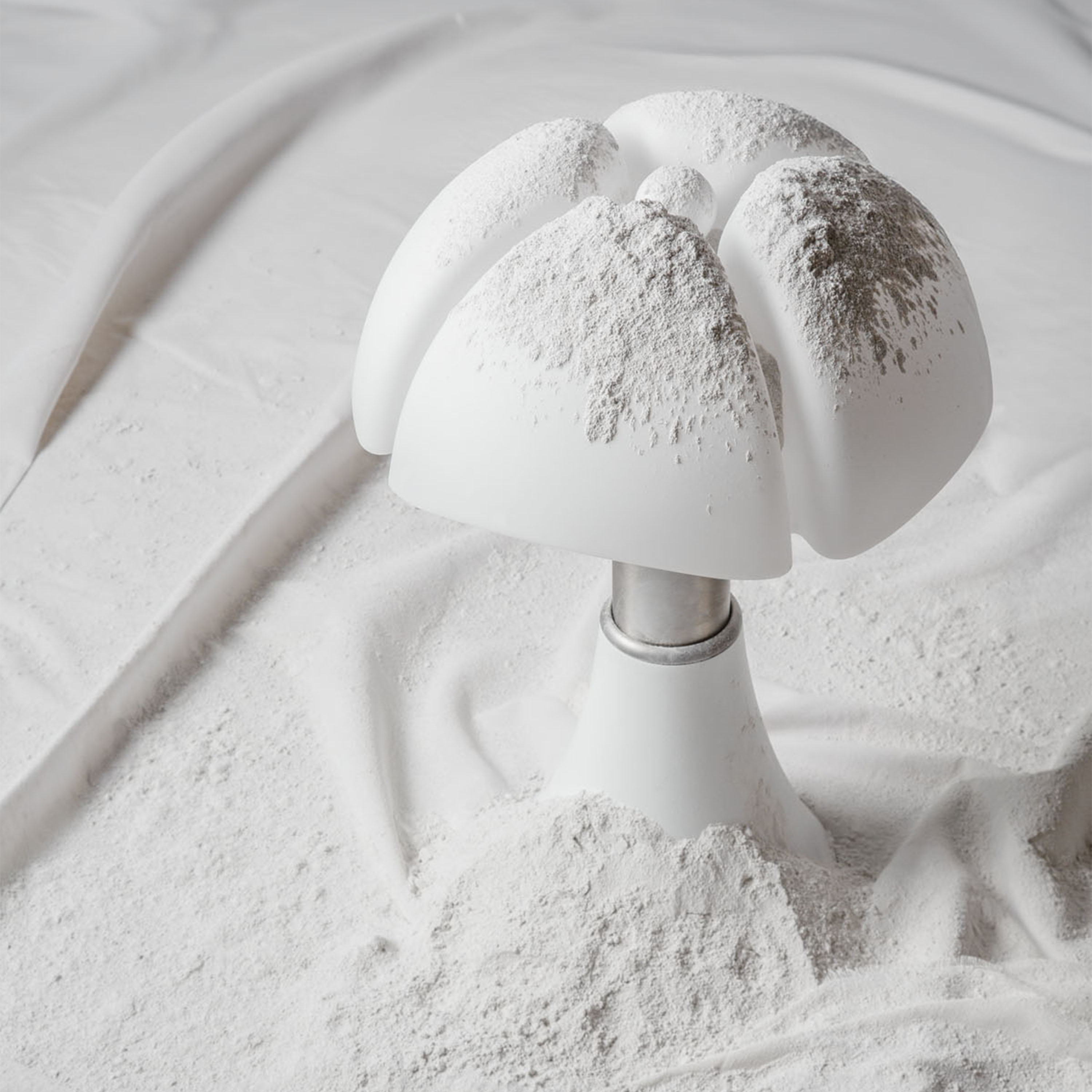 Martinelli Luce Pipistrello Medio Bordlampe Dimbar LED Matt Hvit