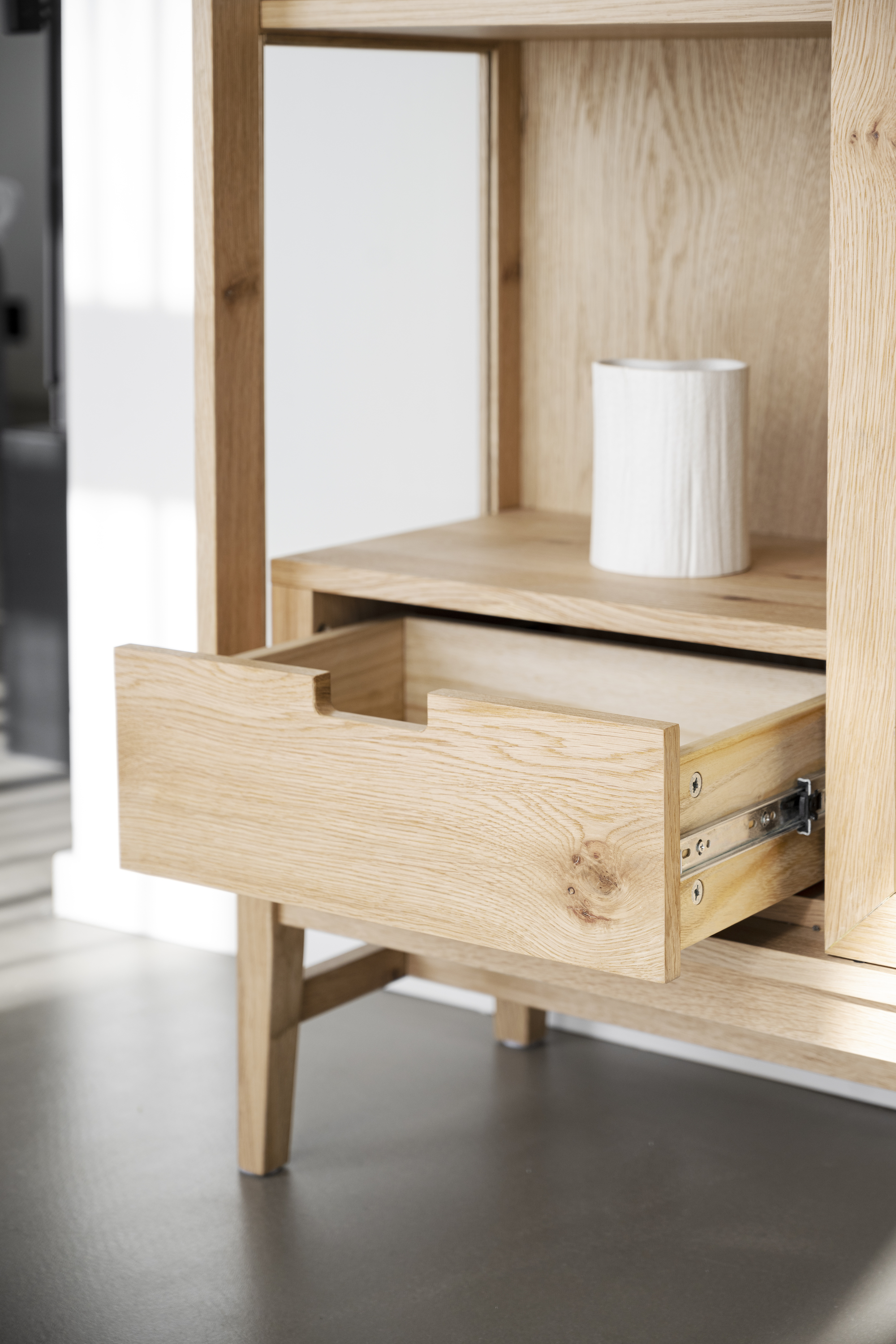 Rowico Home Hazelton Vitrinskåp Ek 203cm