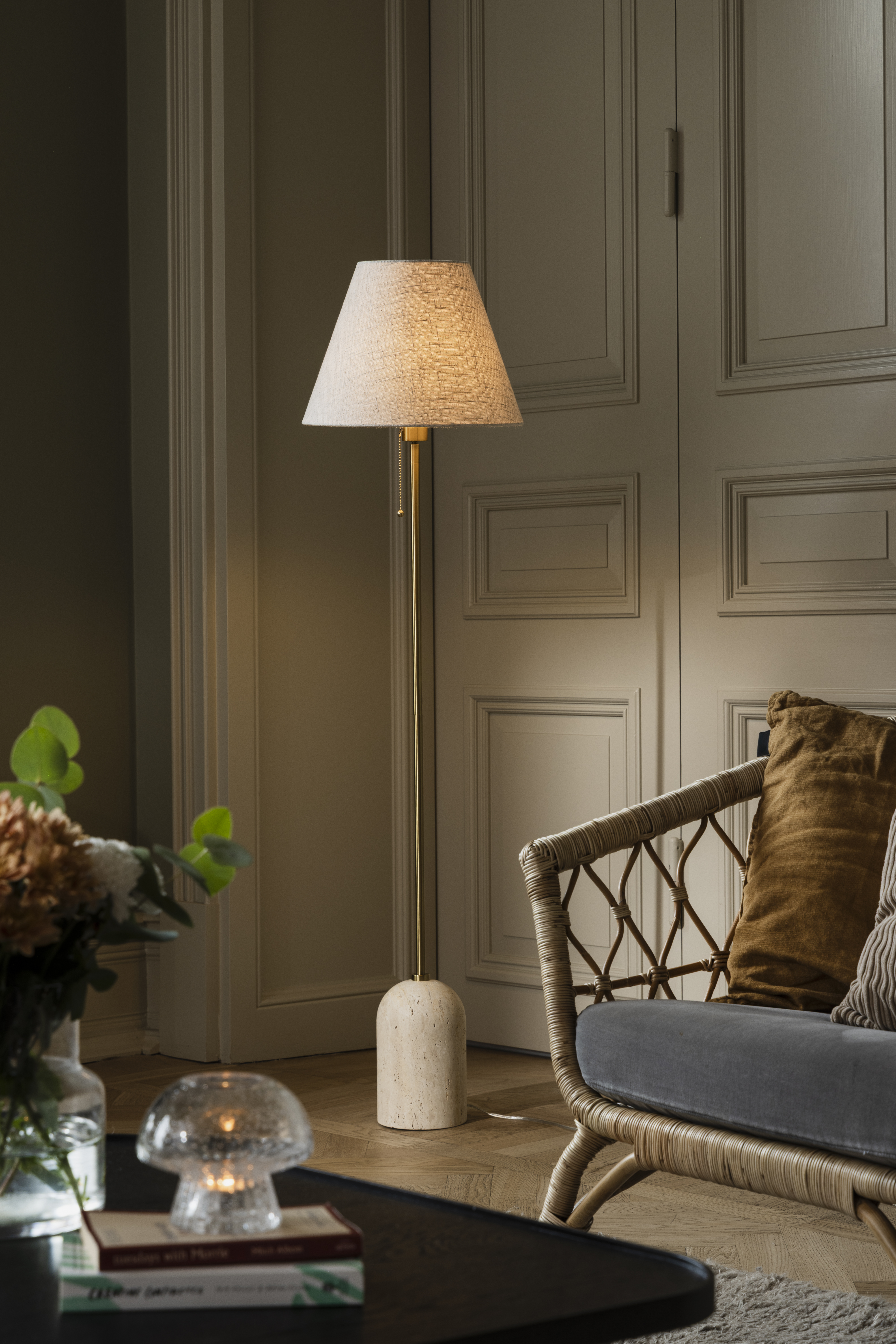 Globen Lighting Gino Stehlampe Beiger Travertin