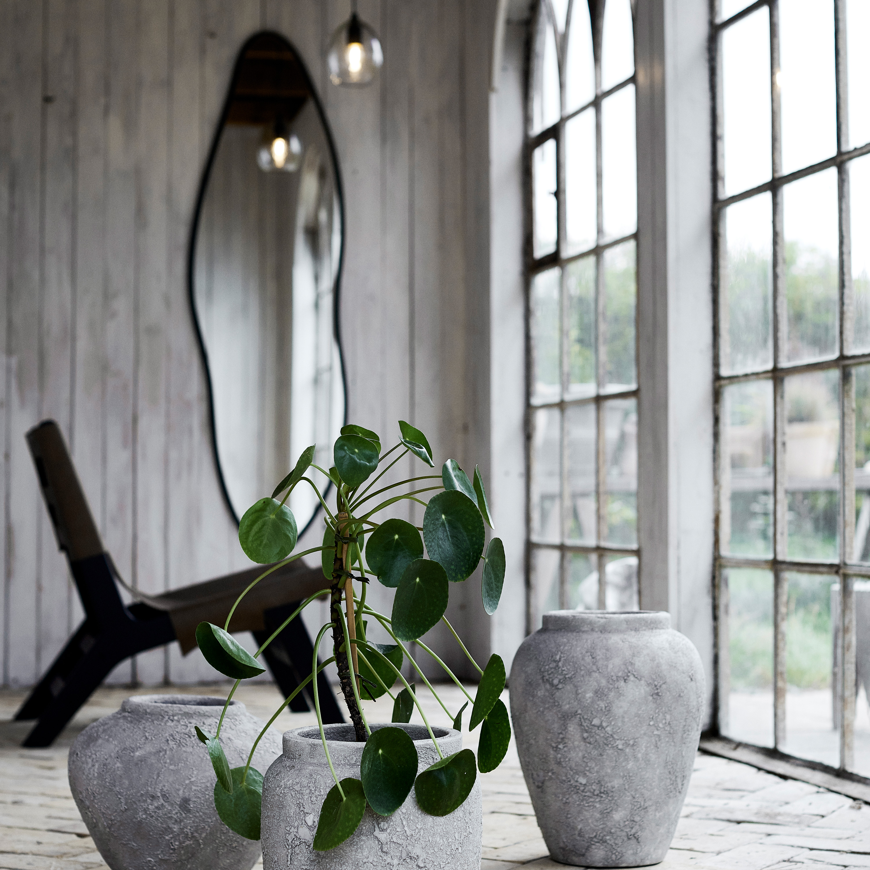 Muubs Michigan Seinäpeili Black Iron Large