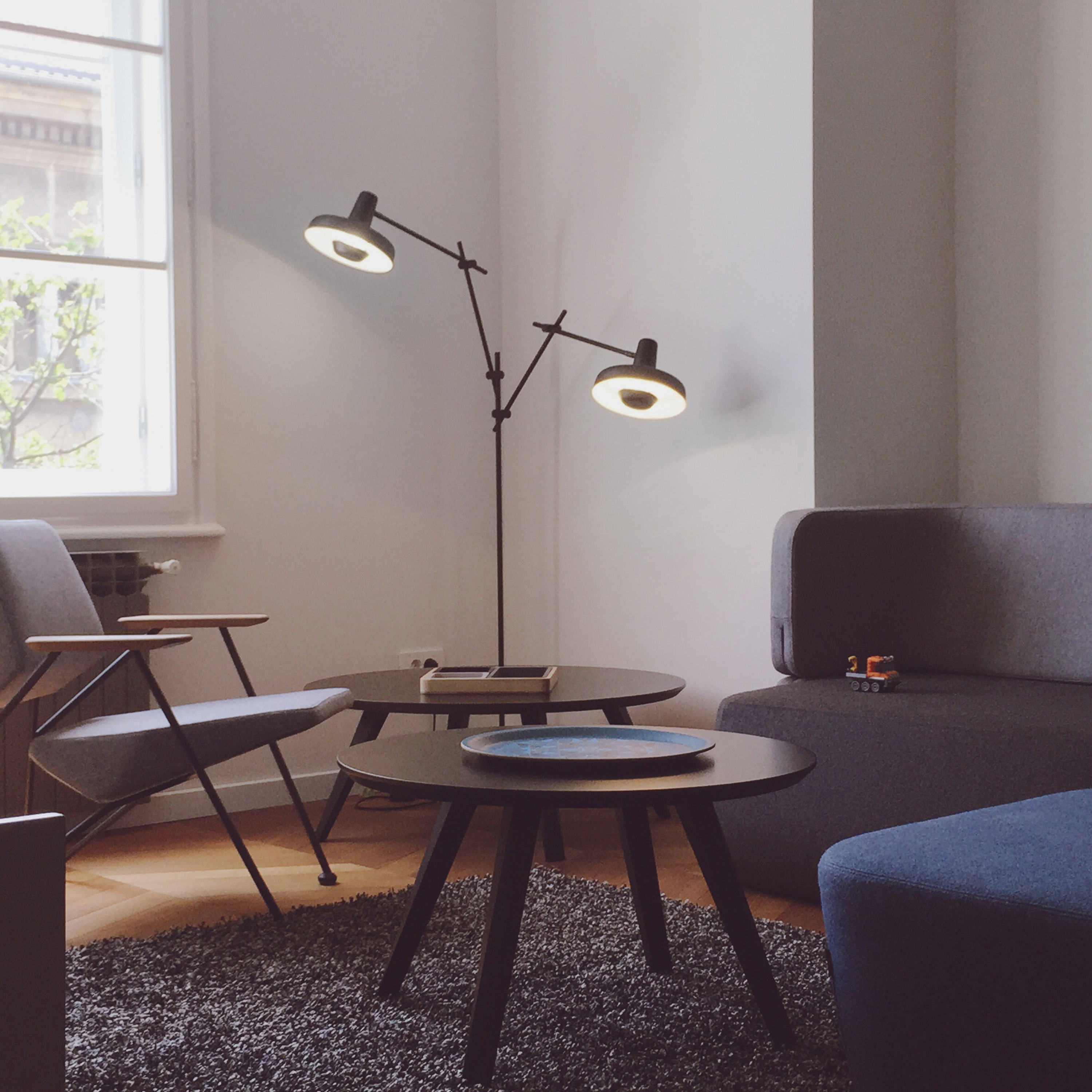 Grupa Arigato Golvlampa Double Black