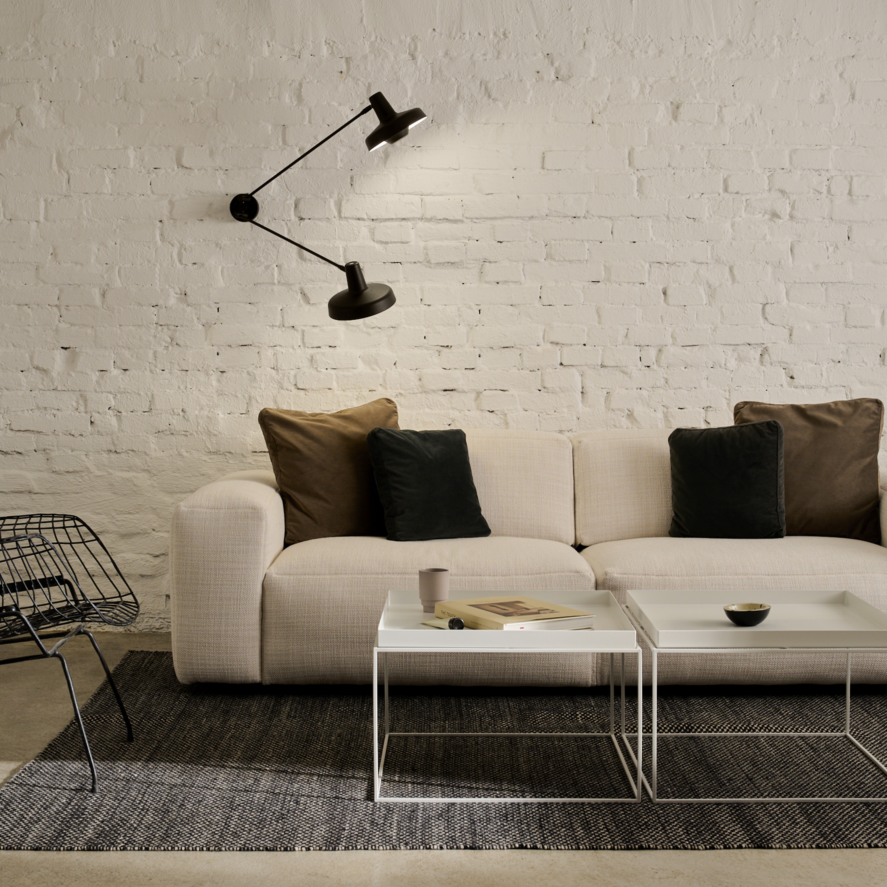 Grupa Arigato Seinävalaisin Palace Double Black