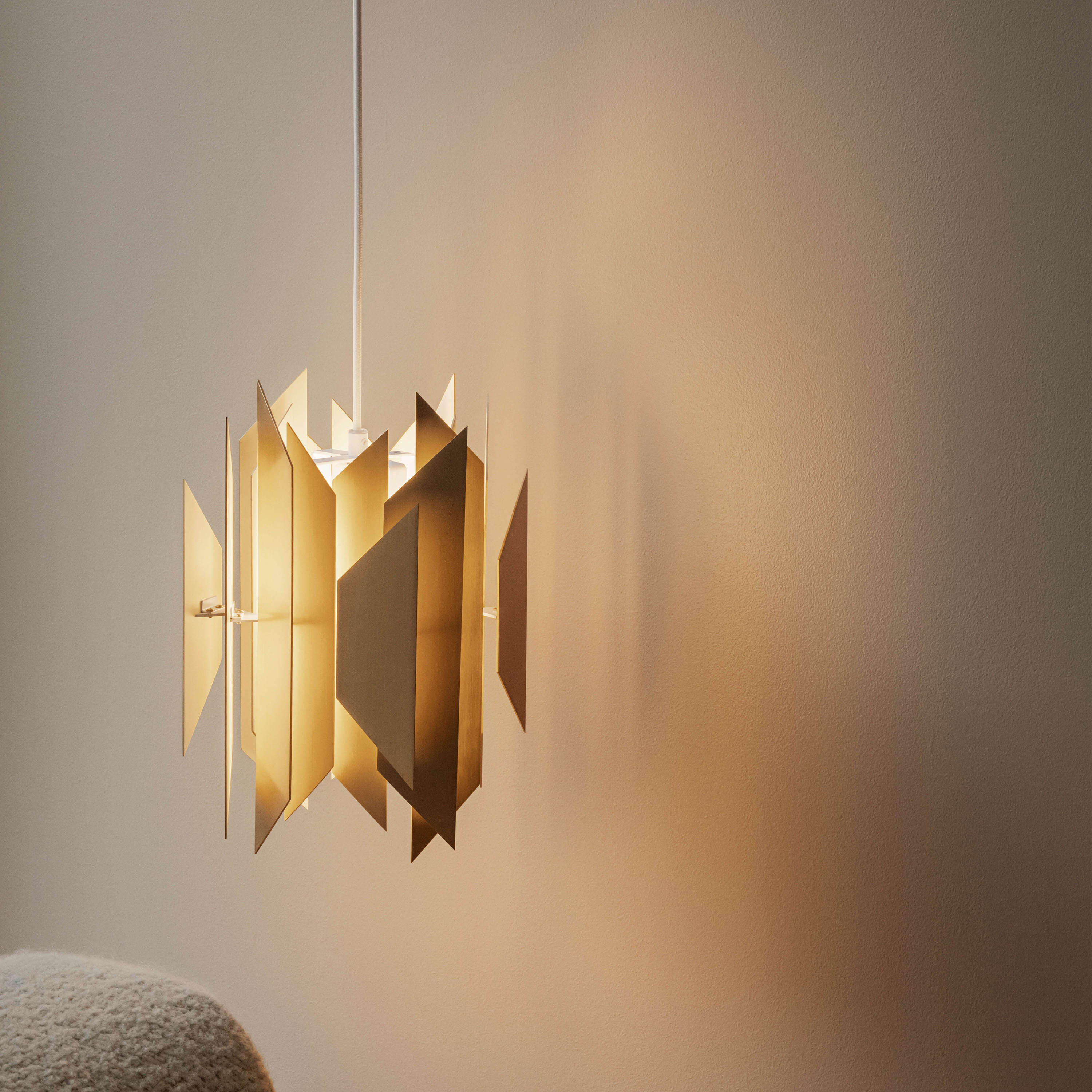 LYFA Divan 2 Kattovalaisin Messinki 24cm