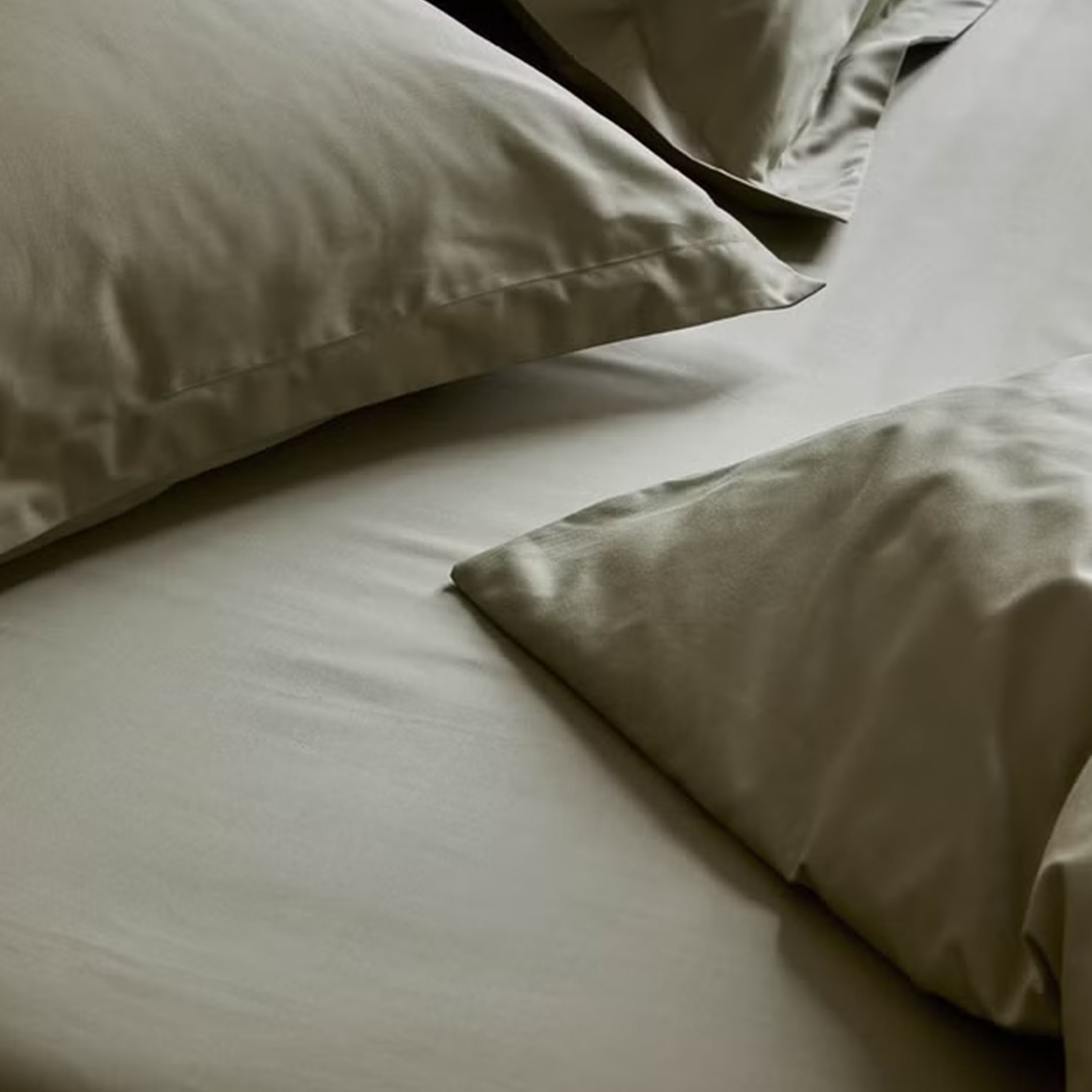 Høie Elegance Underlakan Satin Dämpad Grön 240x270