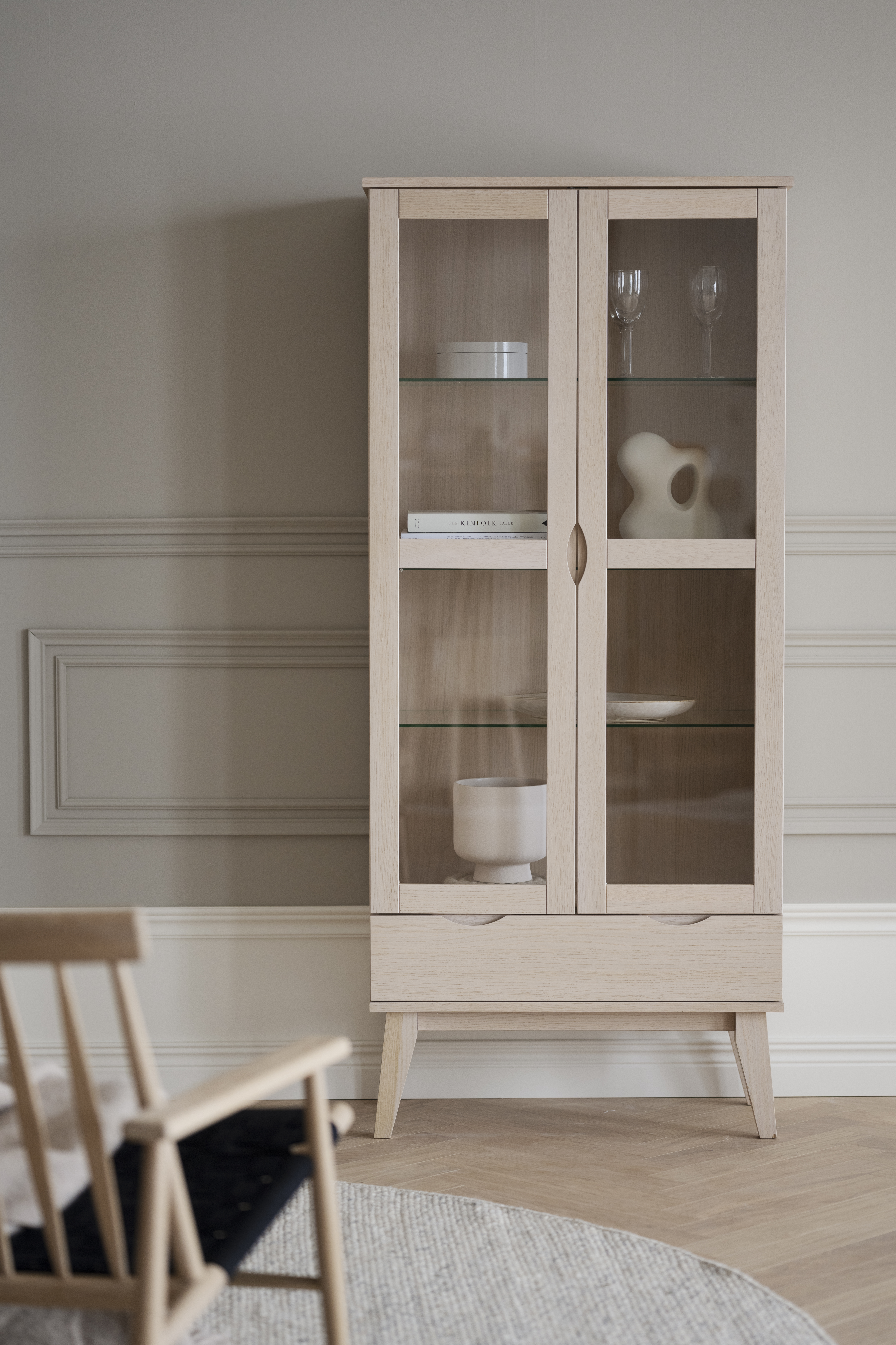 Rowico Home Filippa Vitrine Schrank Weiß pigmentiert 185cm
