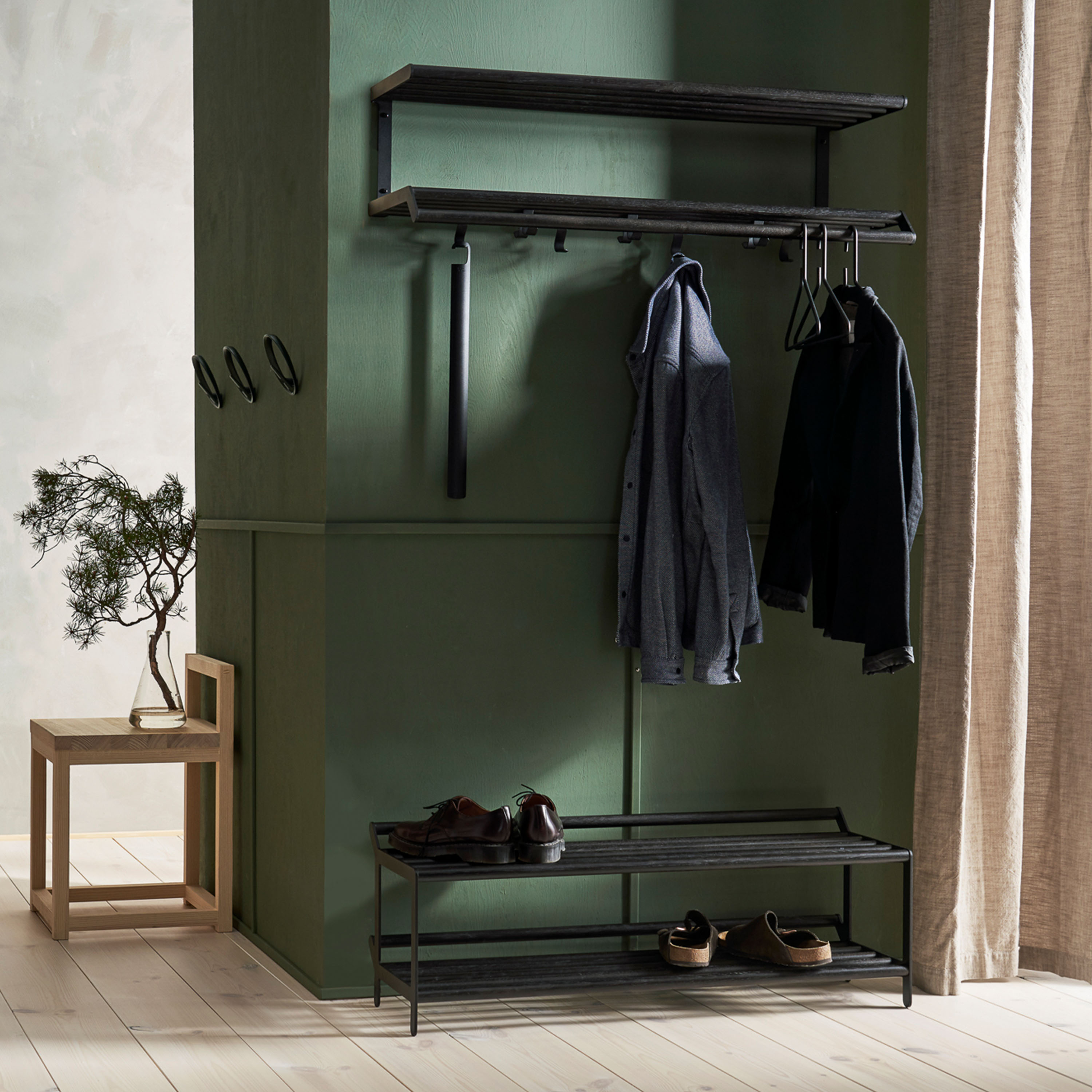 Essem Design Tamburin Hatthylla Svartbetsad Ek/Svart 100cm