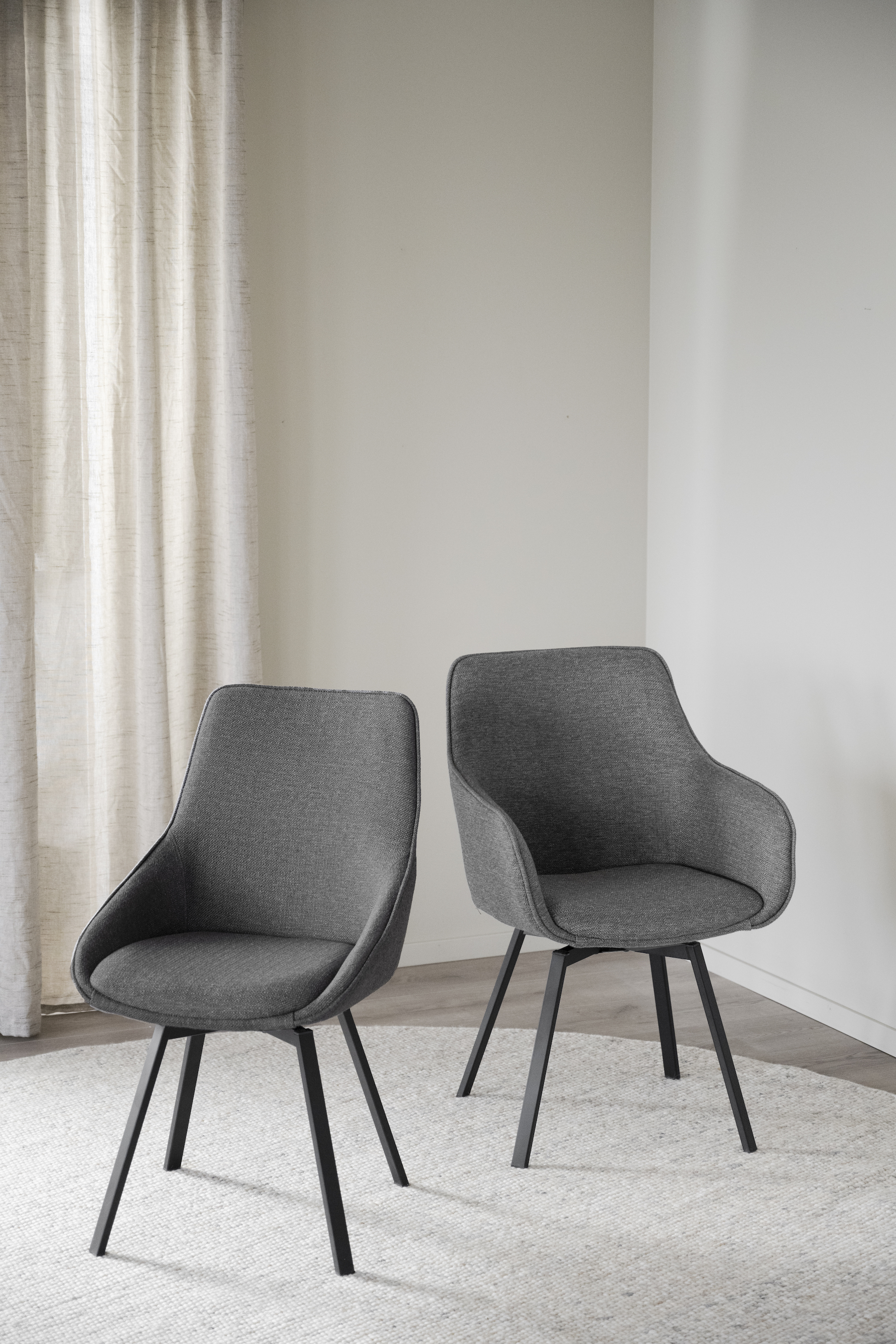 Rowico Home Alison Karmstol Mörkgrå Microfiber/Svart