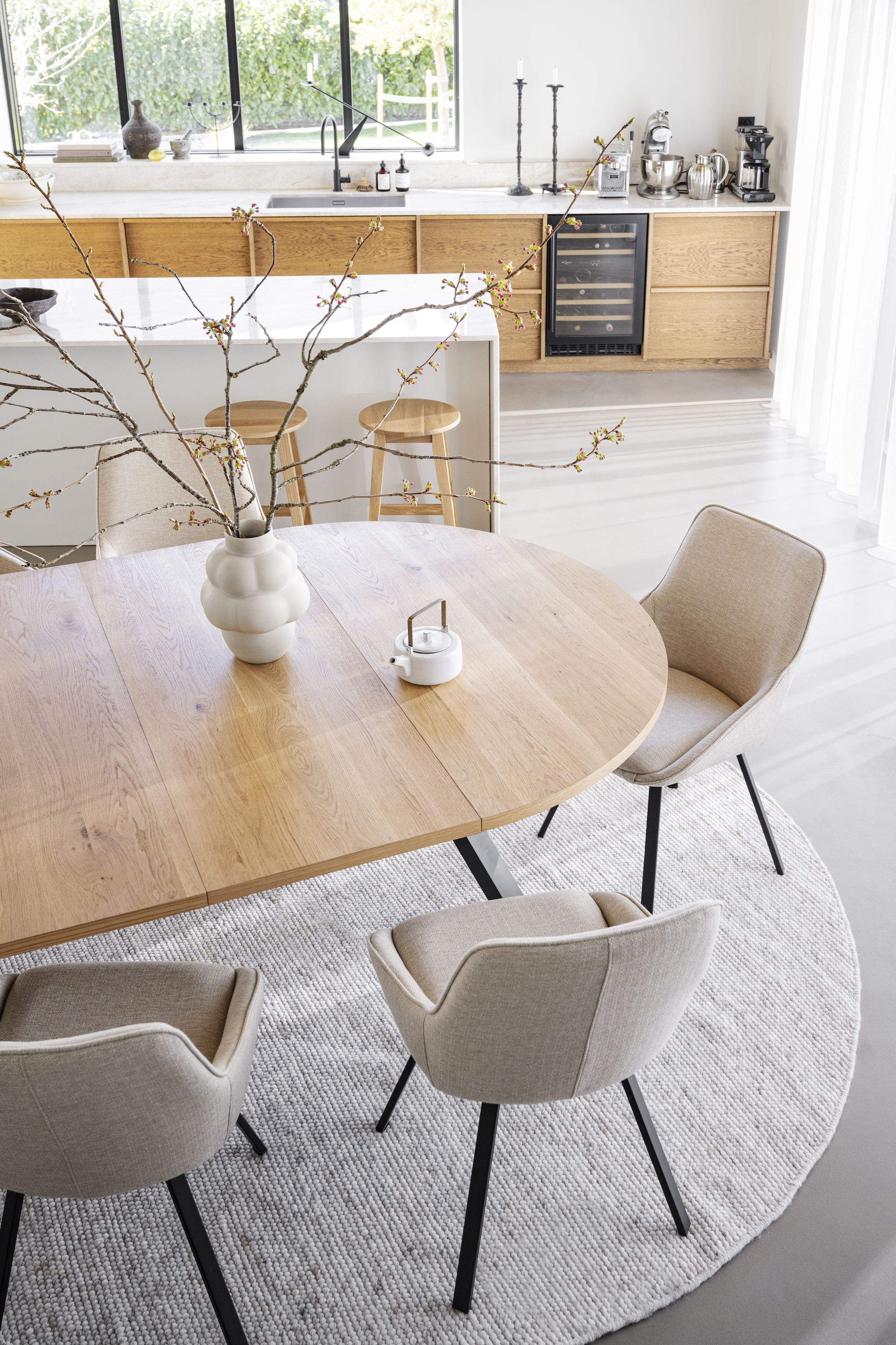 Rowico Home Maddock Esstisch Eiche/Schwarz Ø135