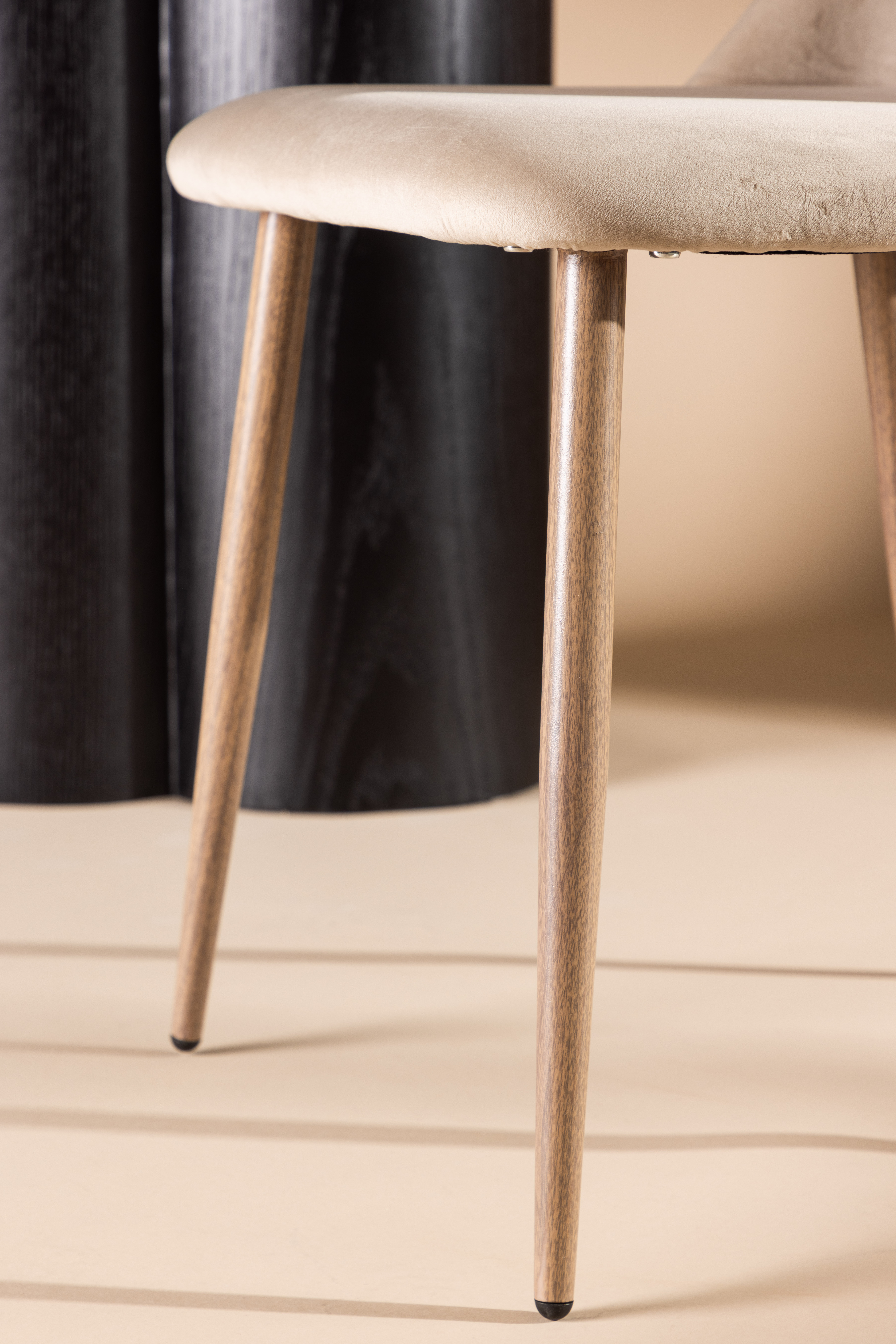 Venture Home Lori Matstol Sammet Beige