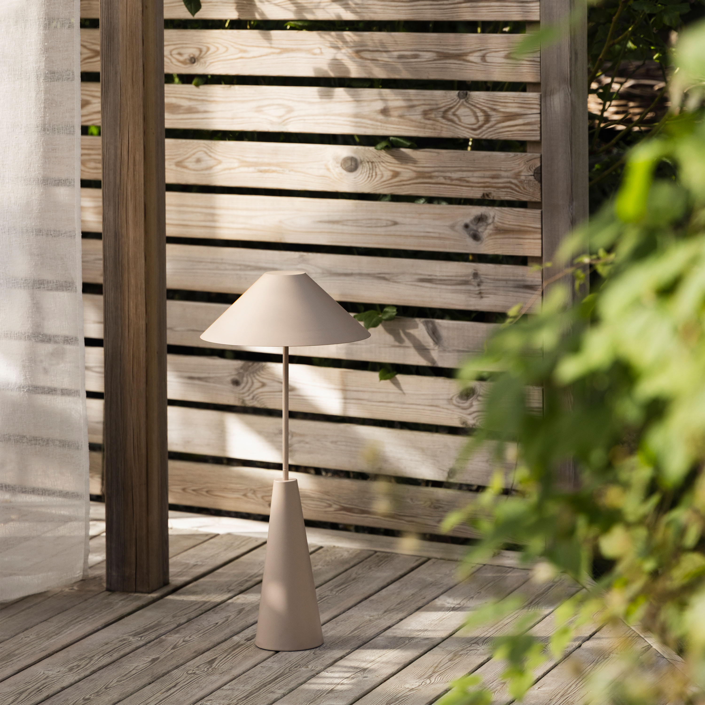 Globen Lighting Cannes Bærbar Gulvlampe Mud