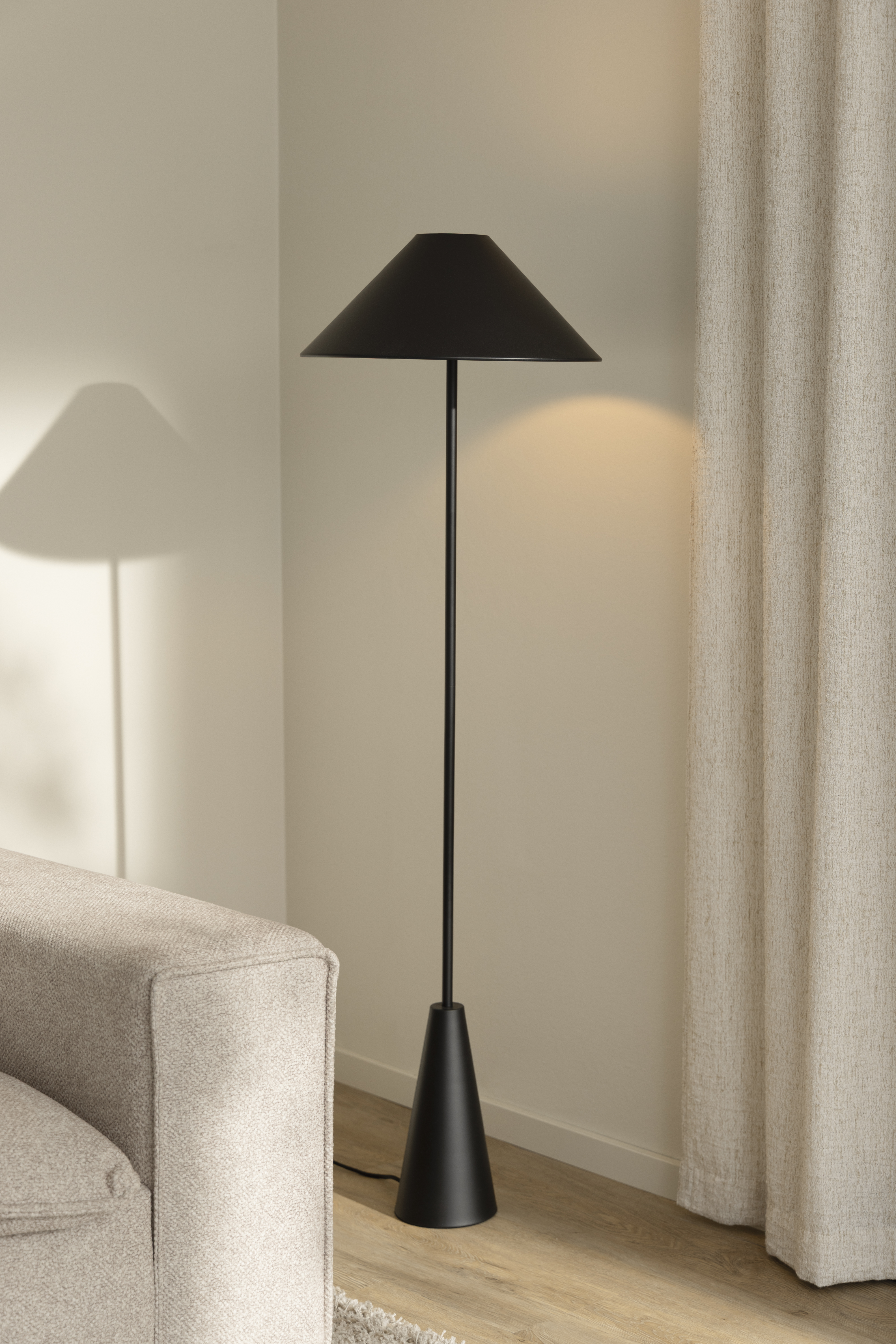 Globen Lighting Cannes Gulvlampe Svart