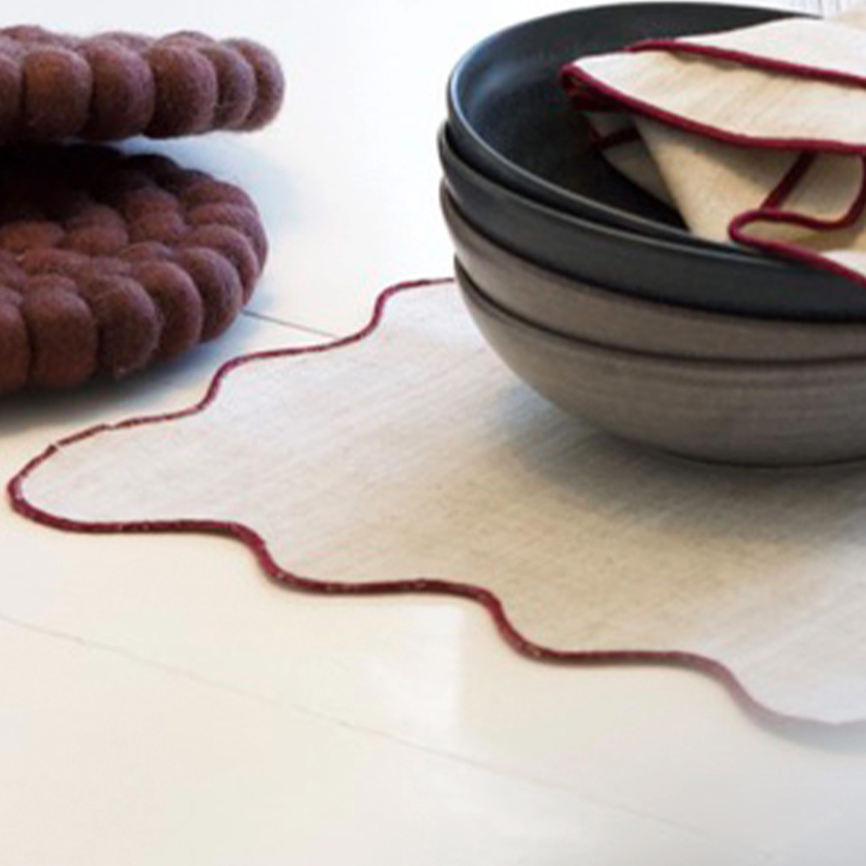 Svanefors Sabina Tablett Vinröd 35x45