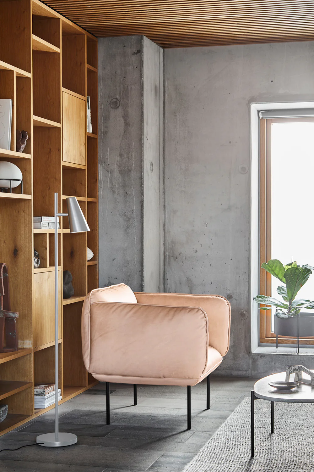 Woud Cono Stehleuchte Satin 141 cm