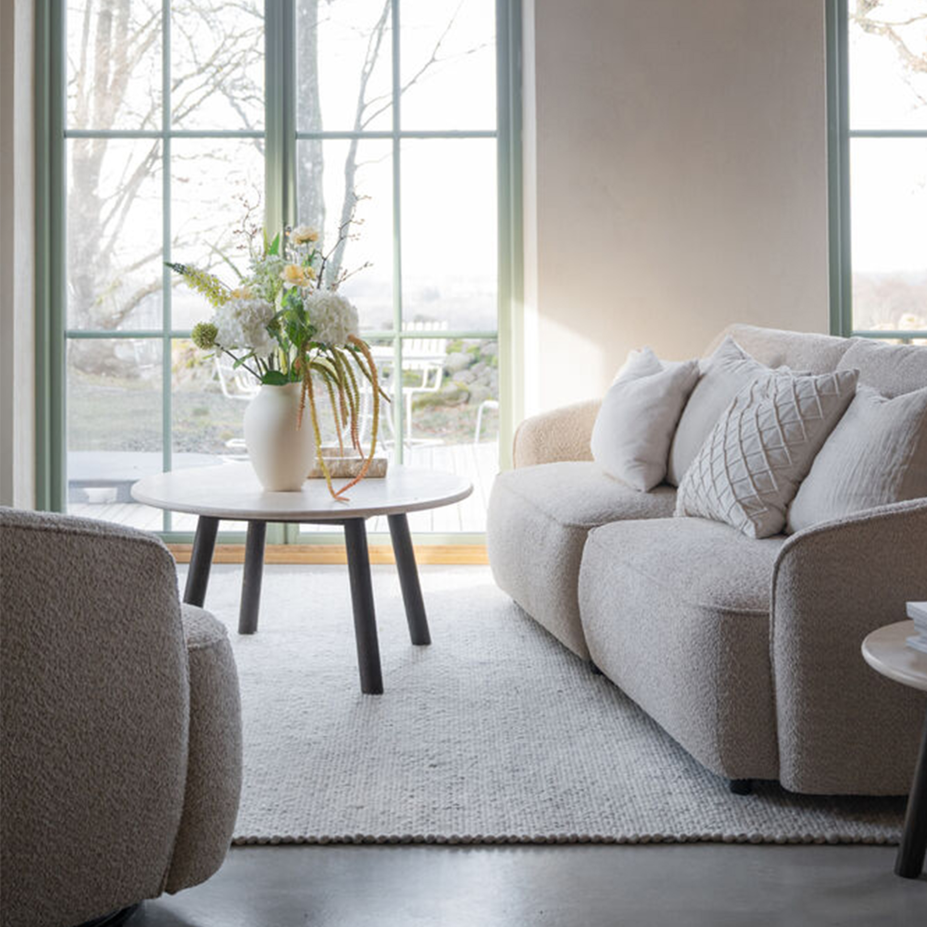 Rowico Home Taransay Soffbord Beige Travertin/Brun Ek Ø90