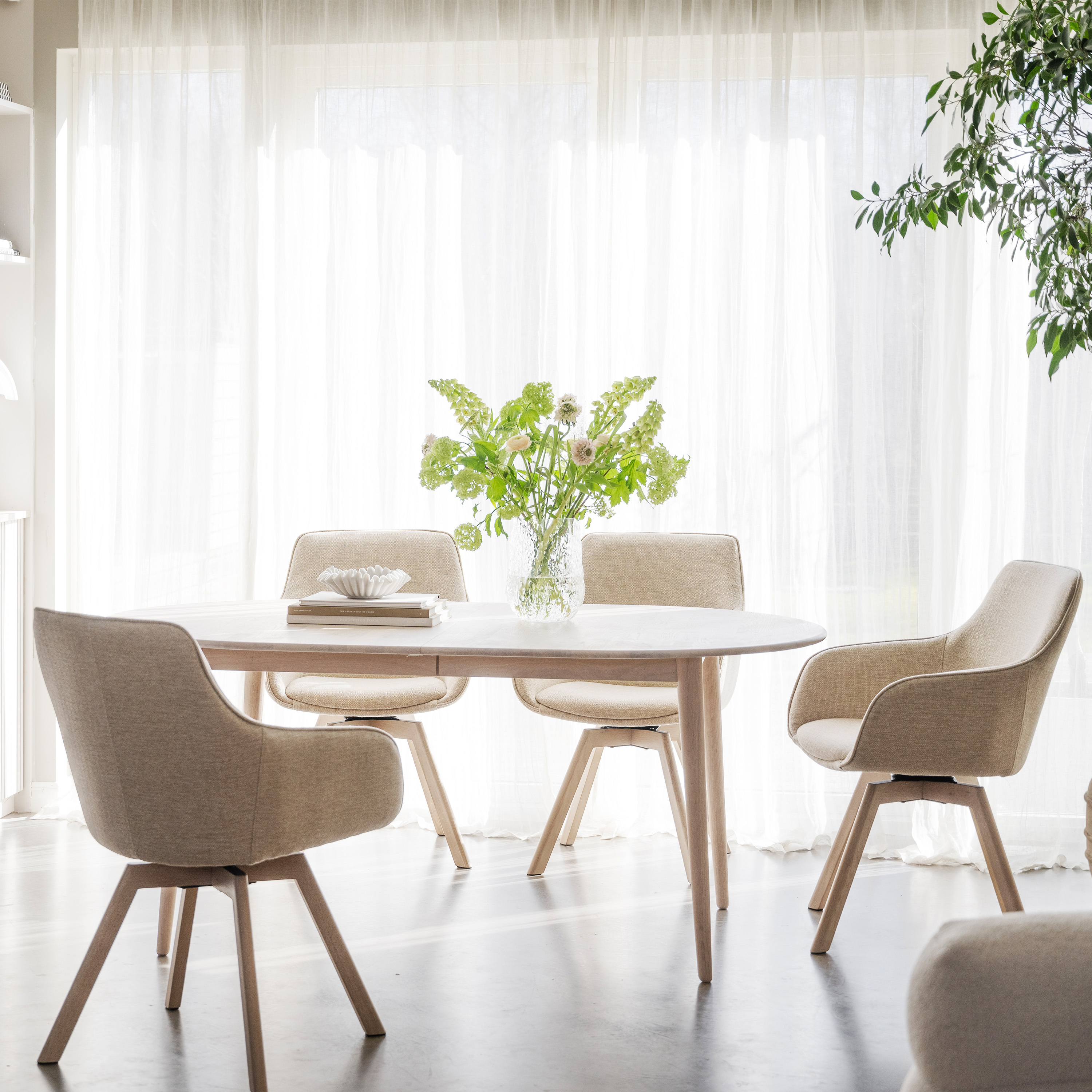 Rowico Home Tyler Esstisch Oval Weiß pigmentiert 170/210cm