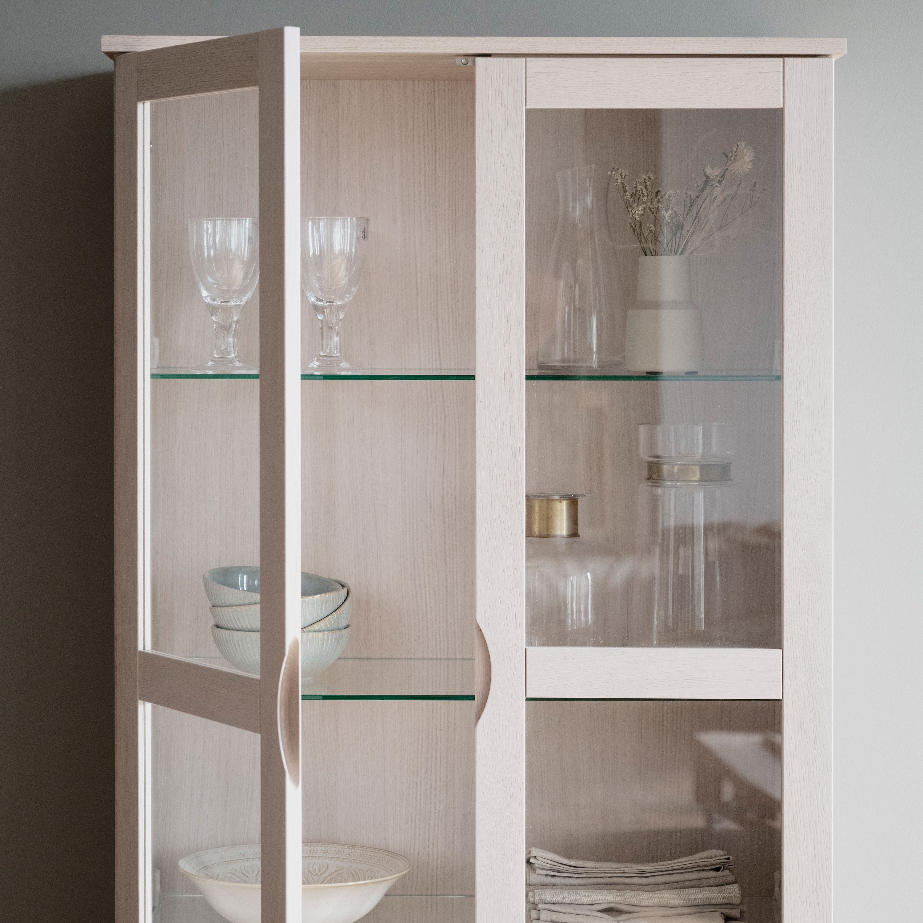 Rowico Home Filippa Vitrine Schrank Weiß pigmentiert 185cm