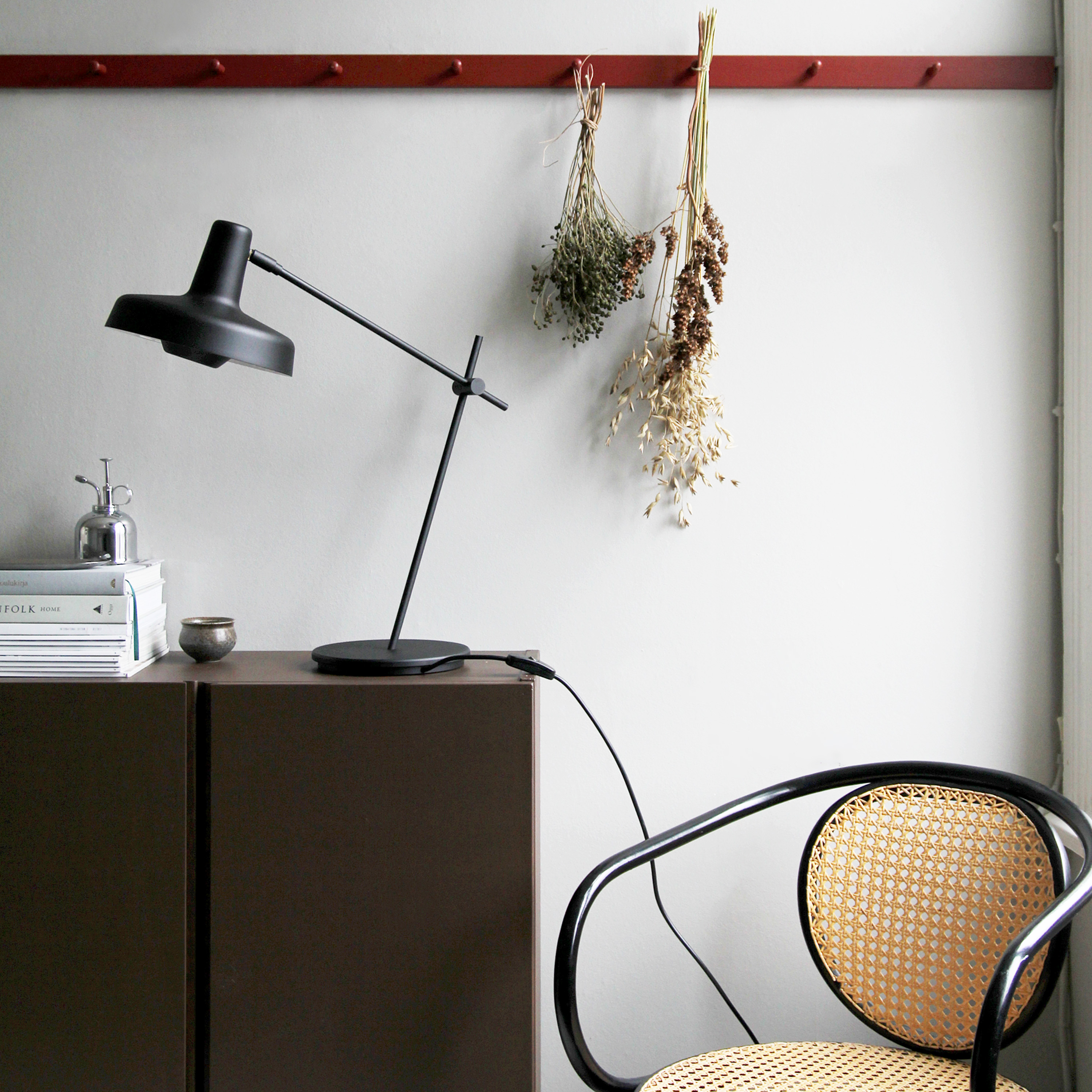 Grupa Arigato Bordslampa Palace Black