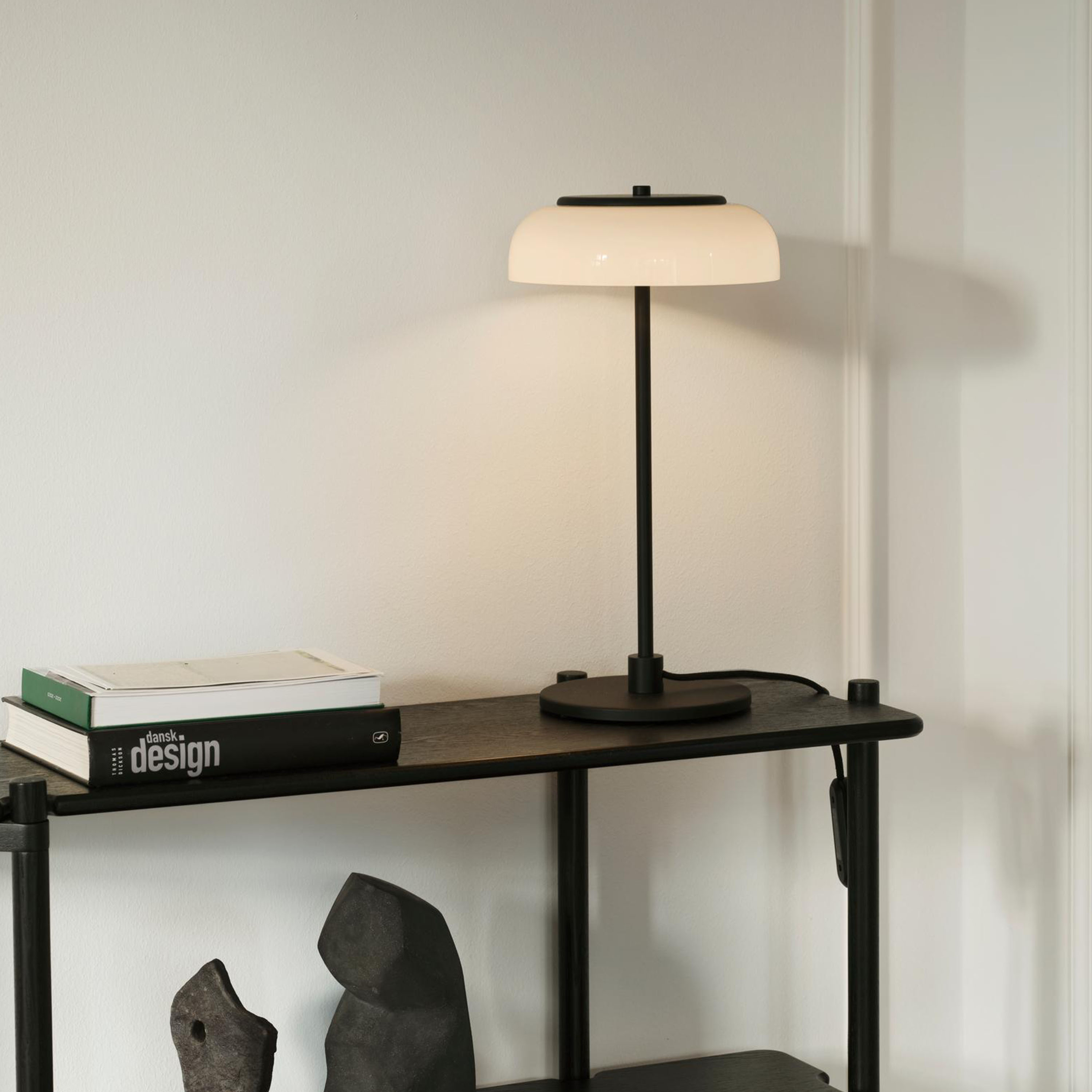 Nuura Blossi Bordslampa Black/Opal Ø23