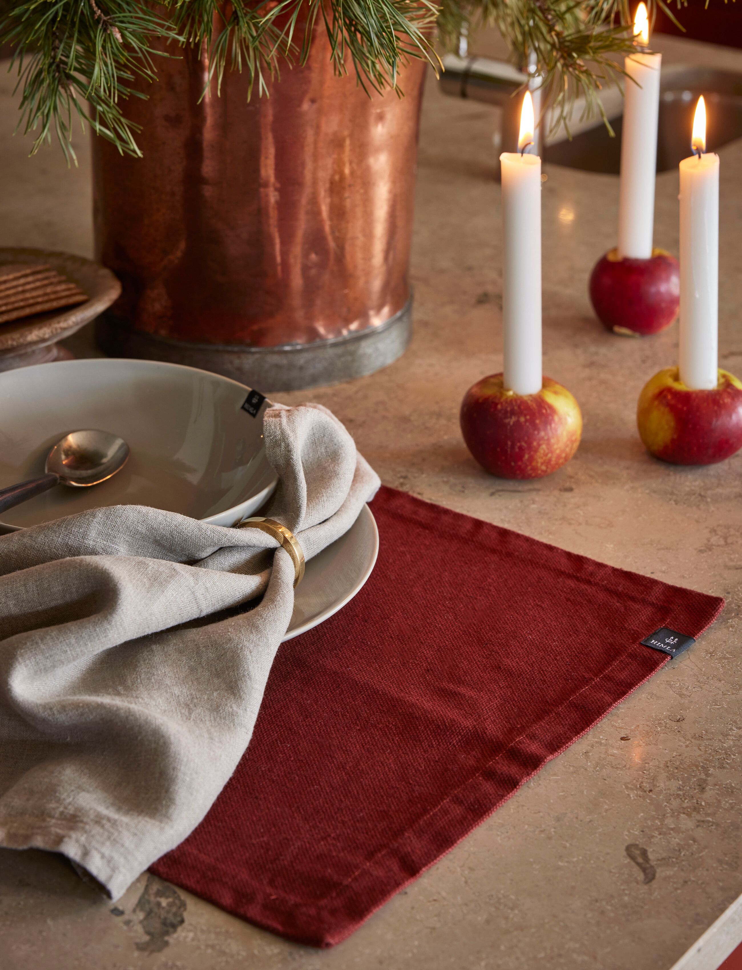 Himla Weekday Tablett Bomull/Linne Lingonberry